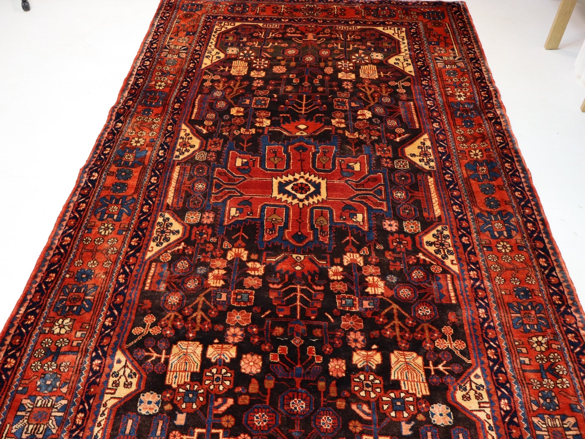Persian Nahavand Rug | 5' 5” x 9' 7" - Rug the Rock -