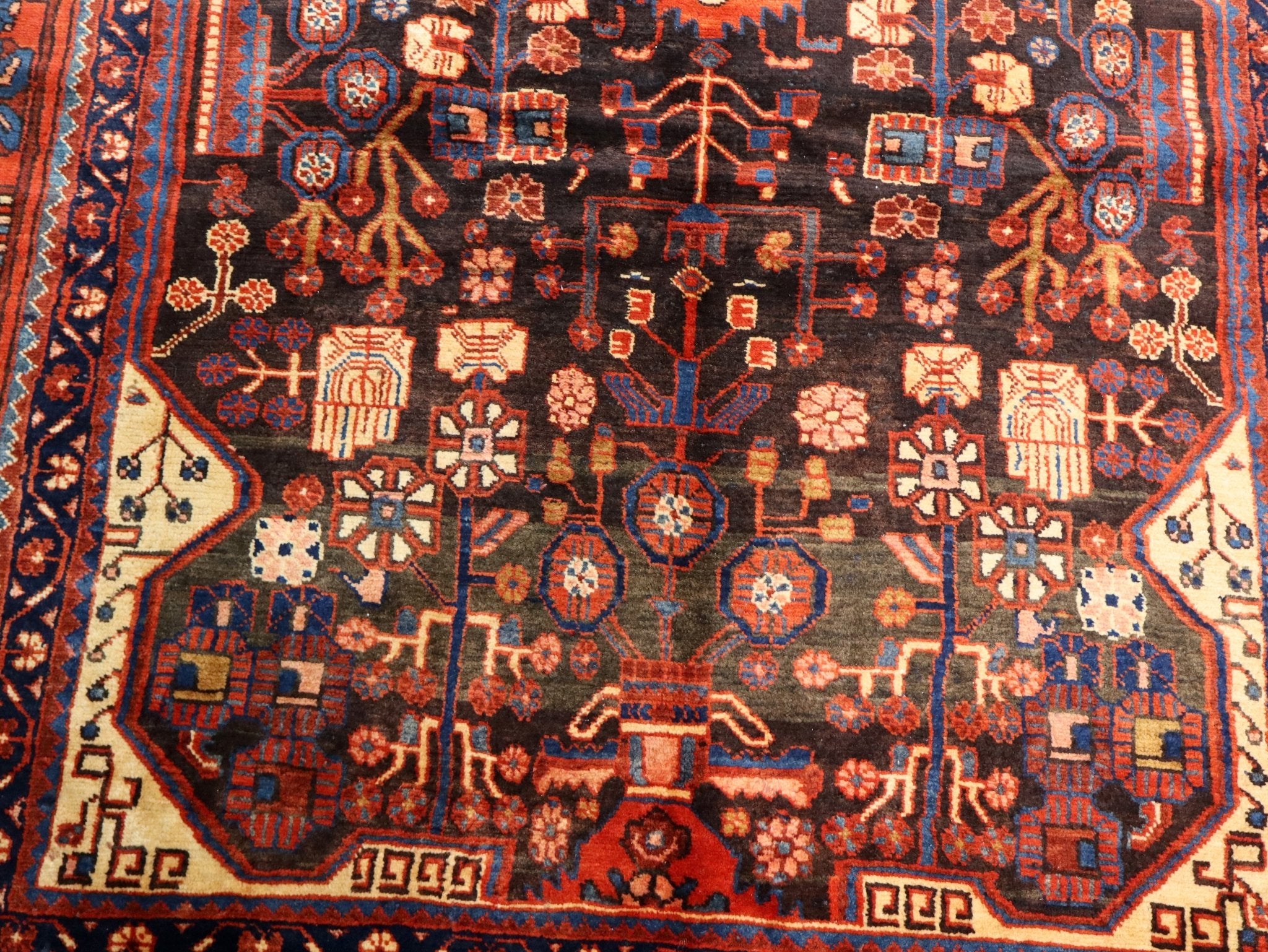 Persian Nahavand Rug | 5' 5” x 9' 7" - Rug the Rock -