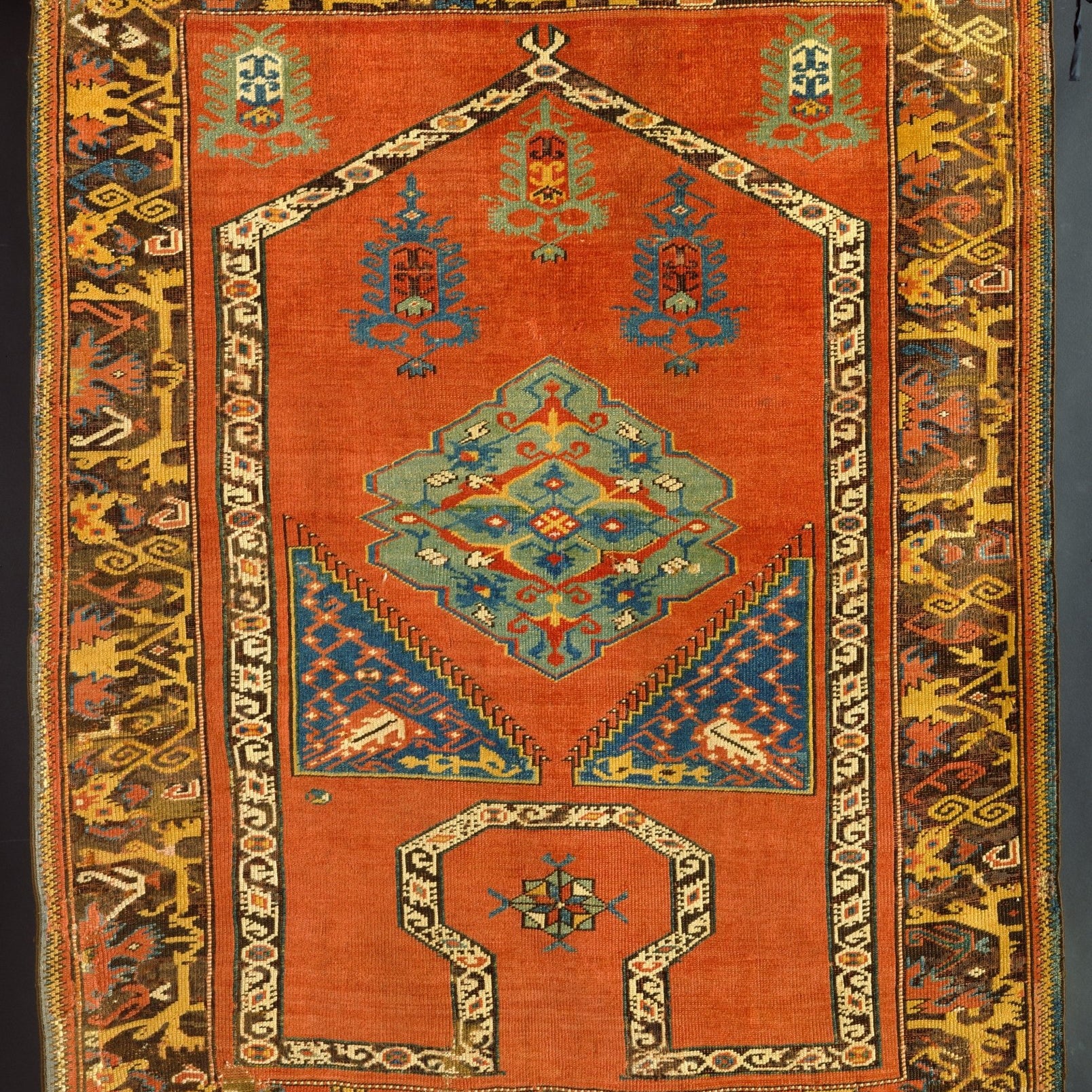 Bellini Carpets: The Keyhole Motif and Its Many Readings - Rug the Rock