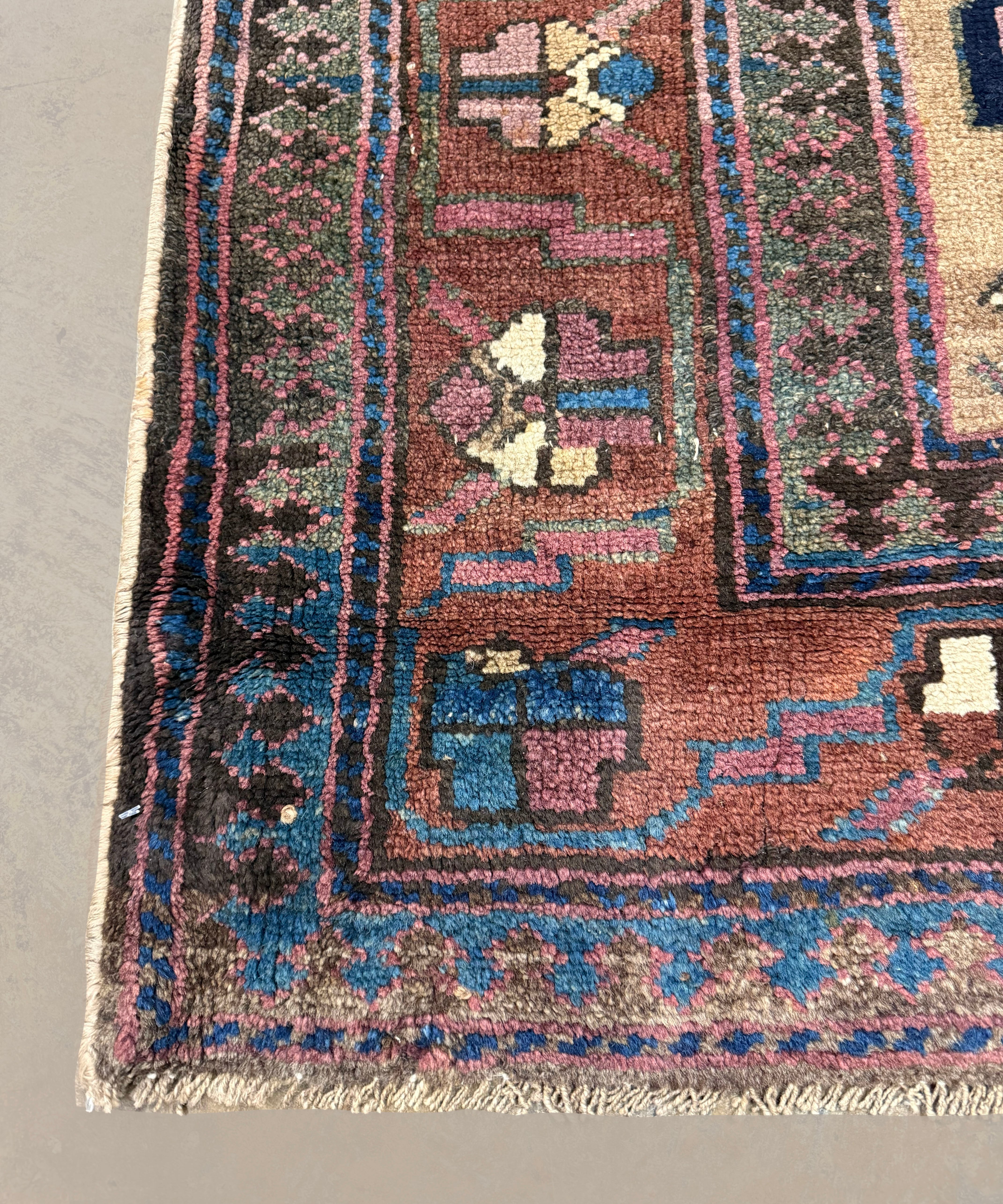 Persian Uch Tappeh Runner, border and fringe detail, hand-knotted wool with beige colouring. SKU 1.0087.