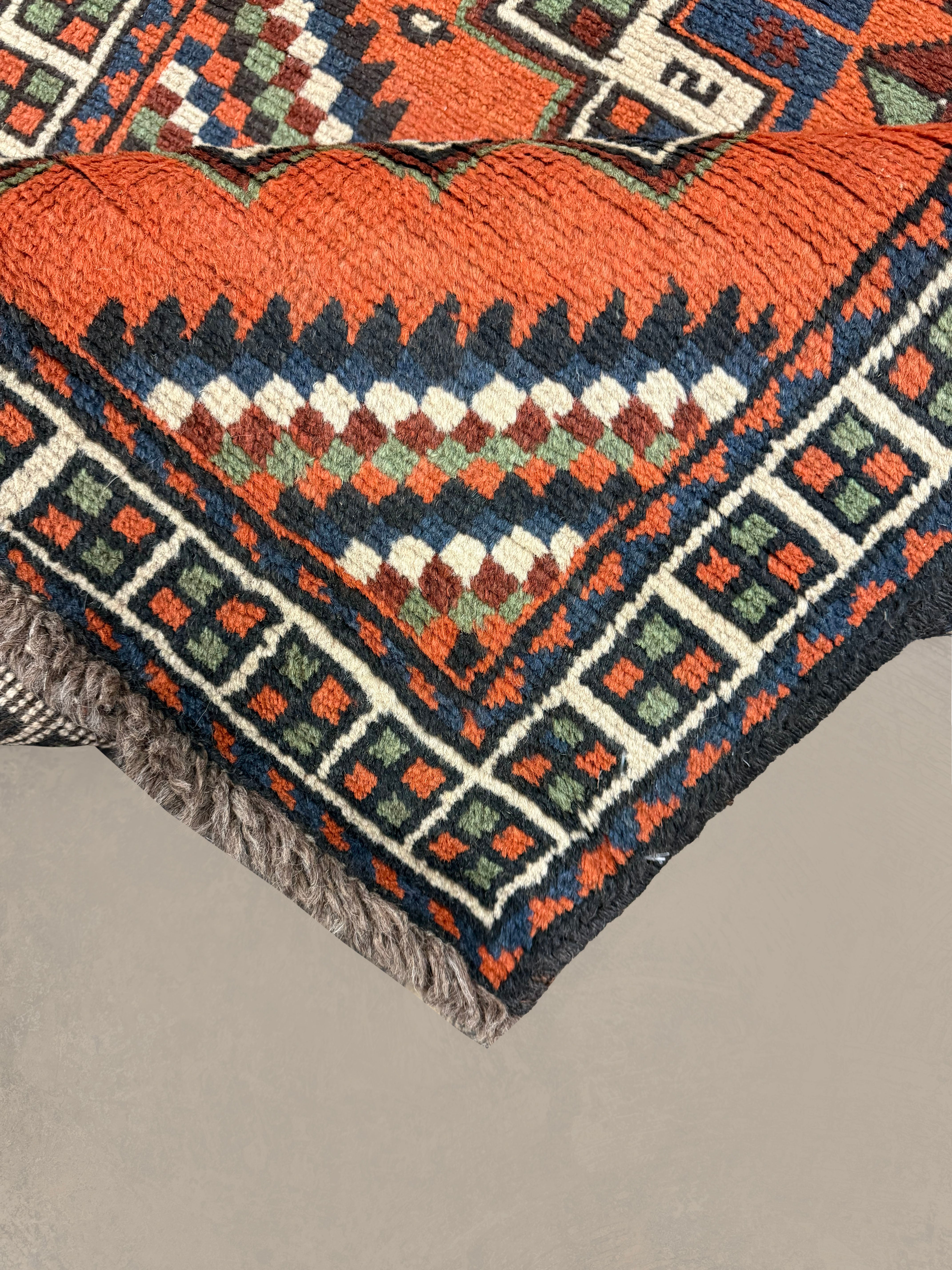 Persian Kelardasht Runner, corner and fringe detail, hand-knotted wool pile. SKU 112696.