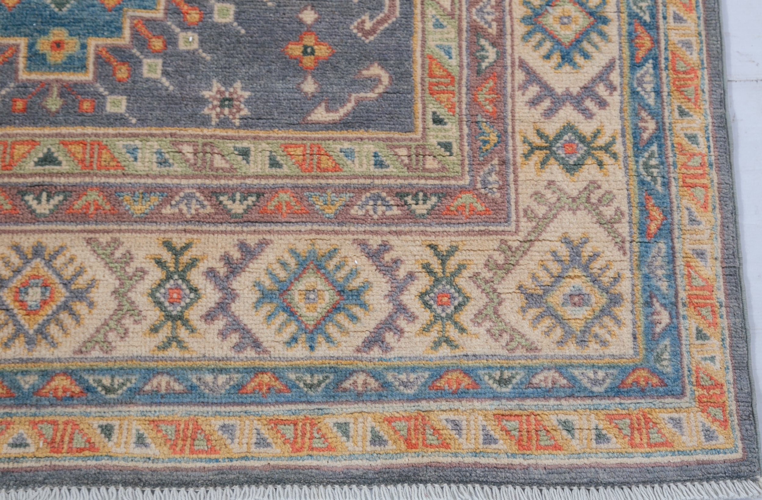 Border and edge detail of blue & ivory Kazak-inspired wool rug 26753.