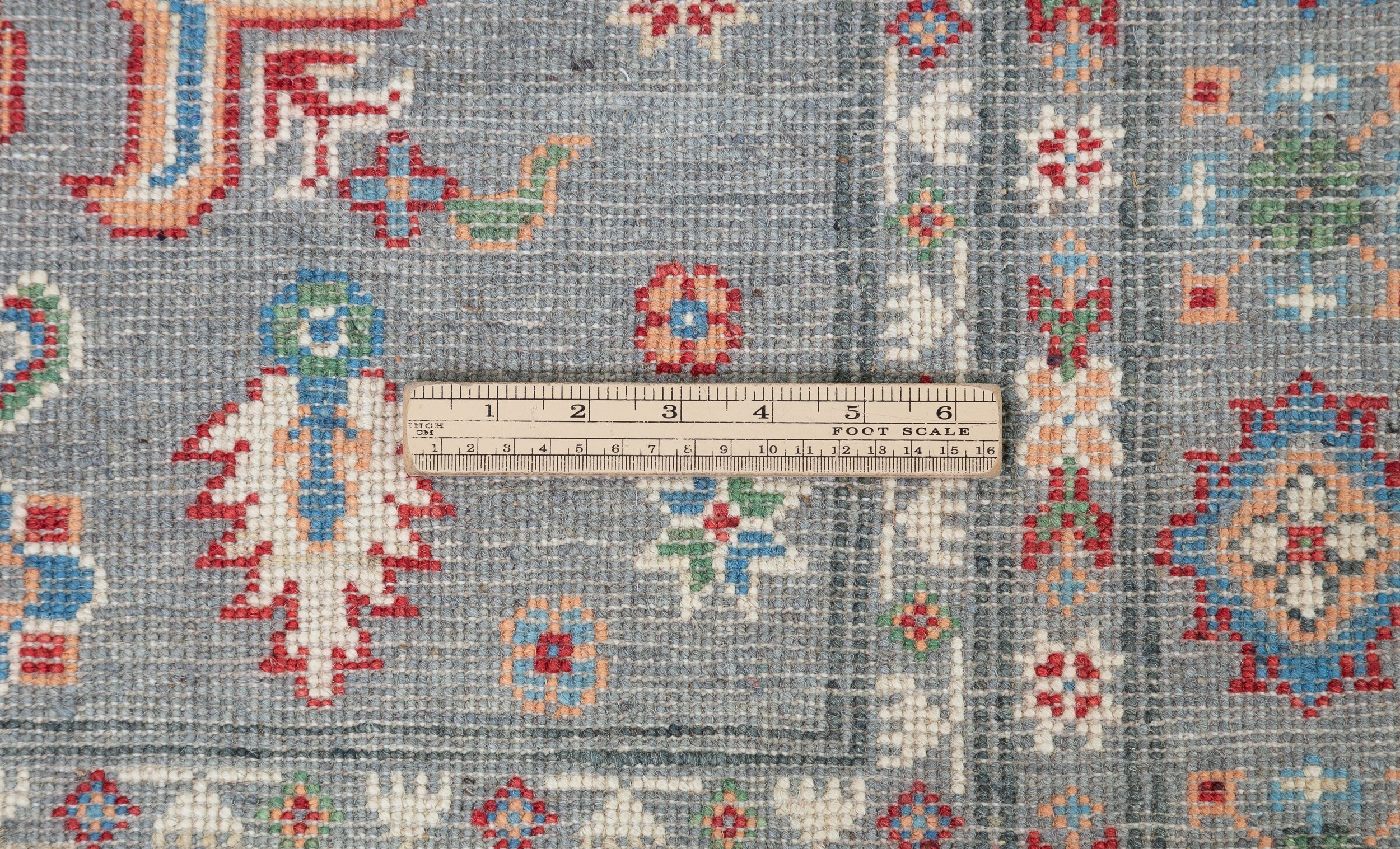 Wool pile close-up of blue & ivory Kazak-inspired wool rug 29645.