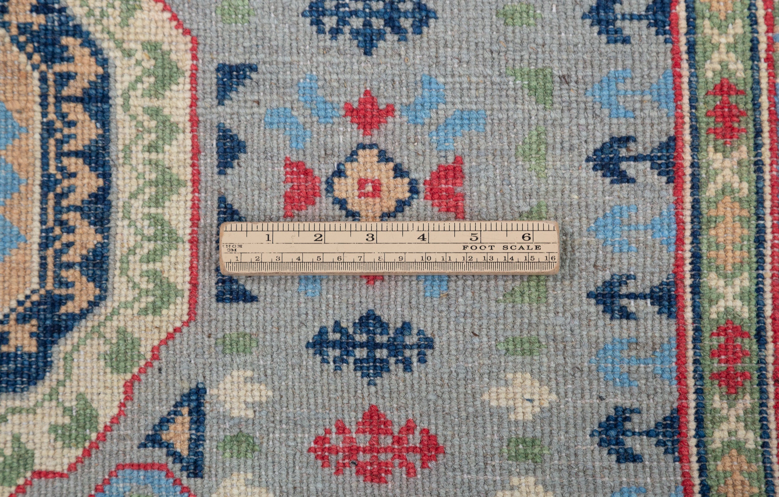 Wool pile close-up of blue & ivory Kazak-inspired wool rug 29651.