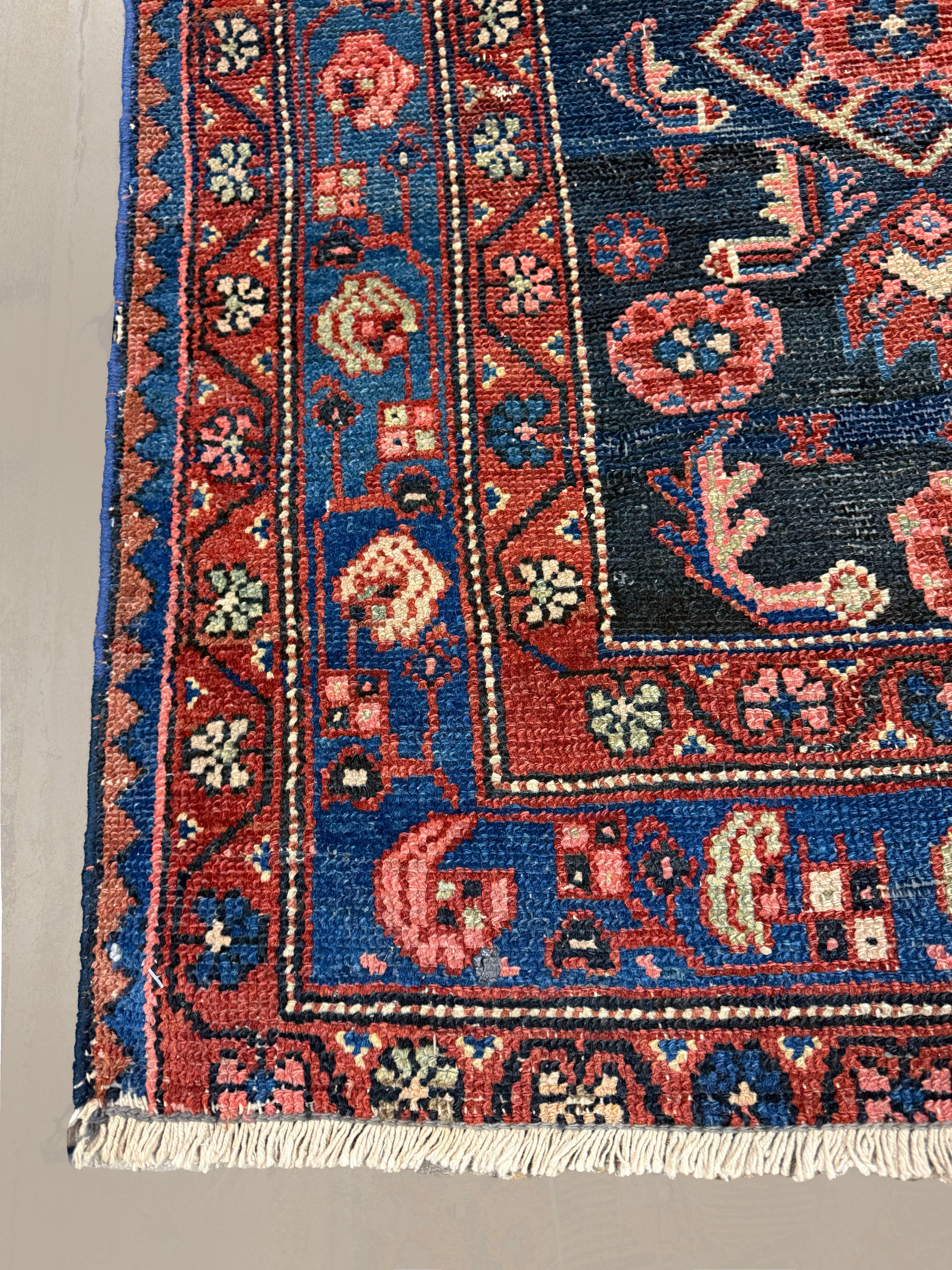 Persian Nanaj Rug, border and fringe detail, hand-knotted wool with blue colouring. SKU 30060.
