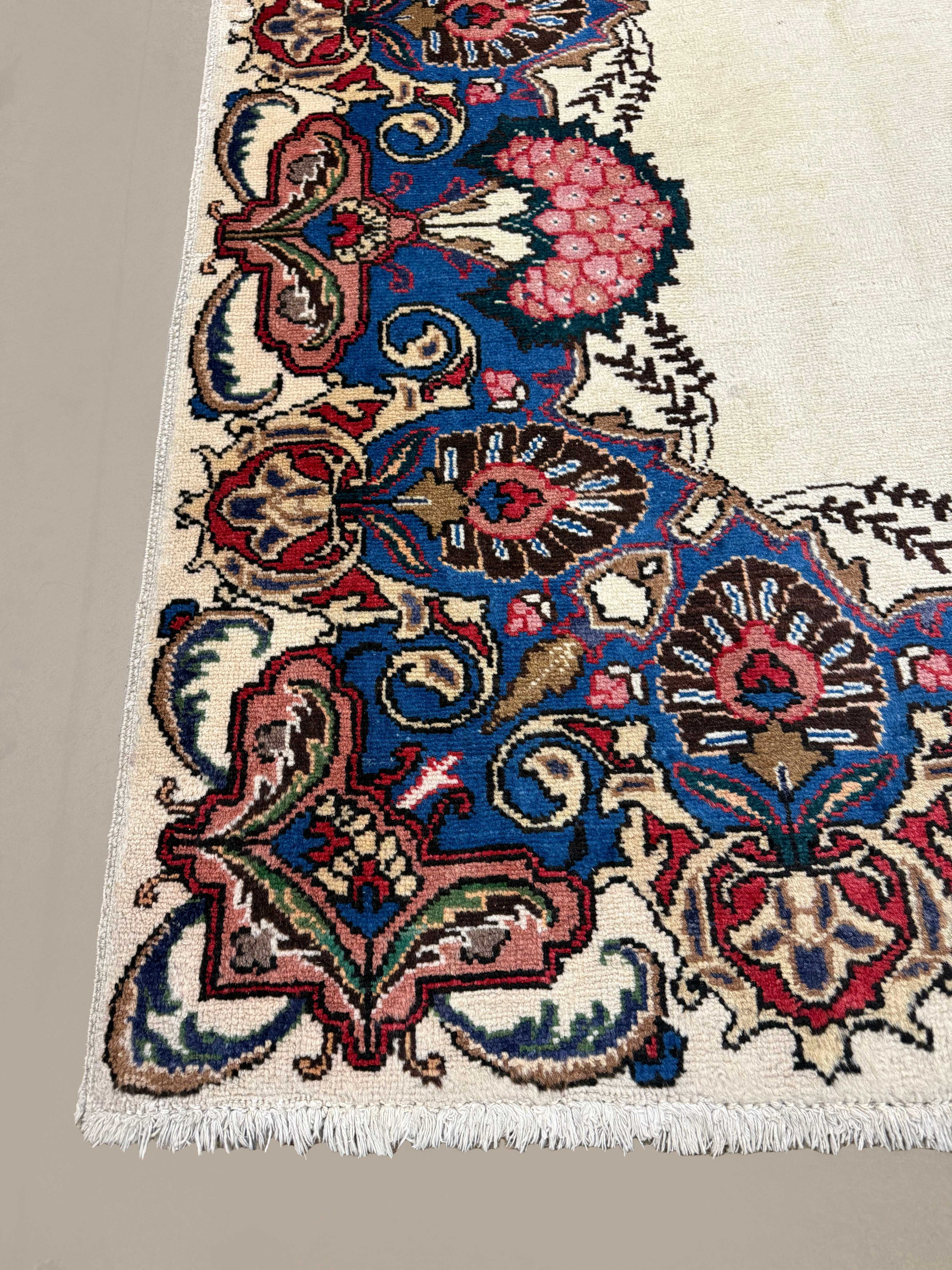 Vintage Tabriz Rug, corner, border and fringe detail, hand-knotted wool pile. SKU 30228.