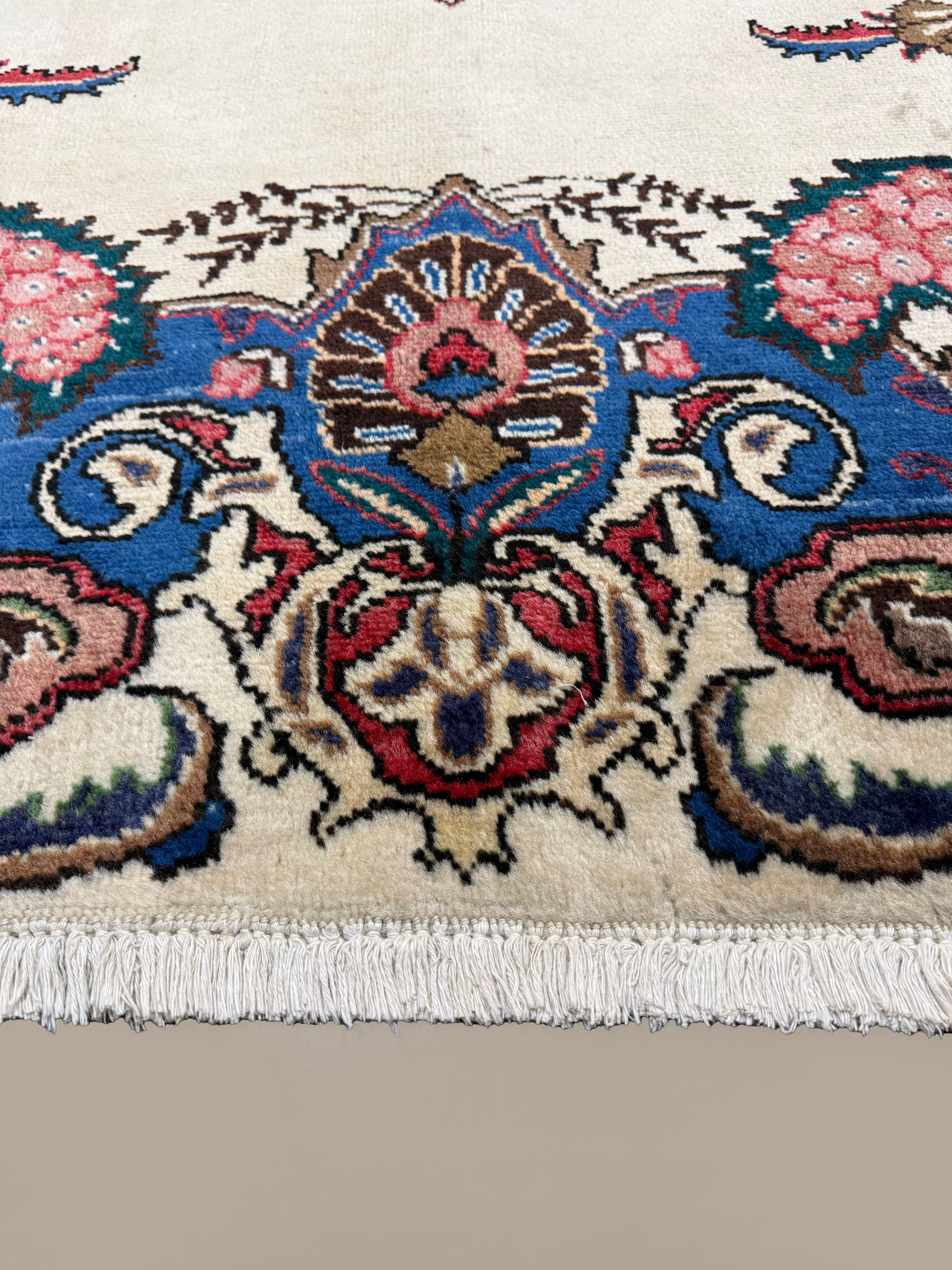 Vintage Tabriz Rug, close-up of the border and fringe, hand-knotted wool pile. SKU 30228.