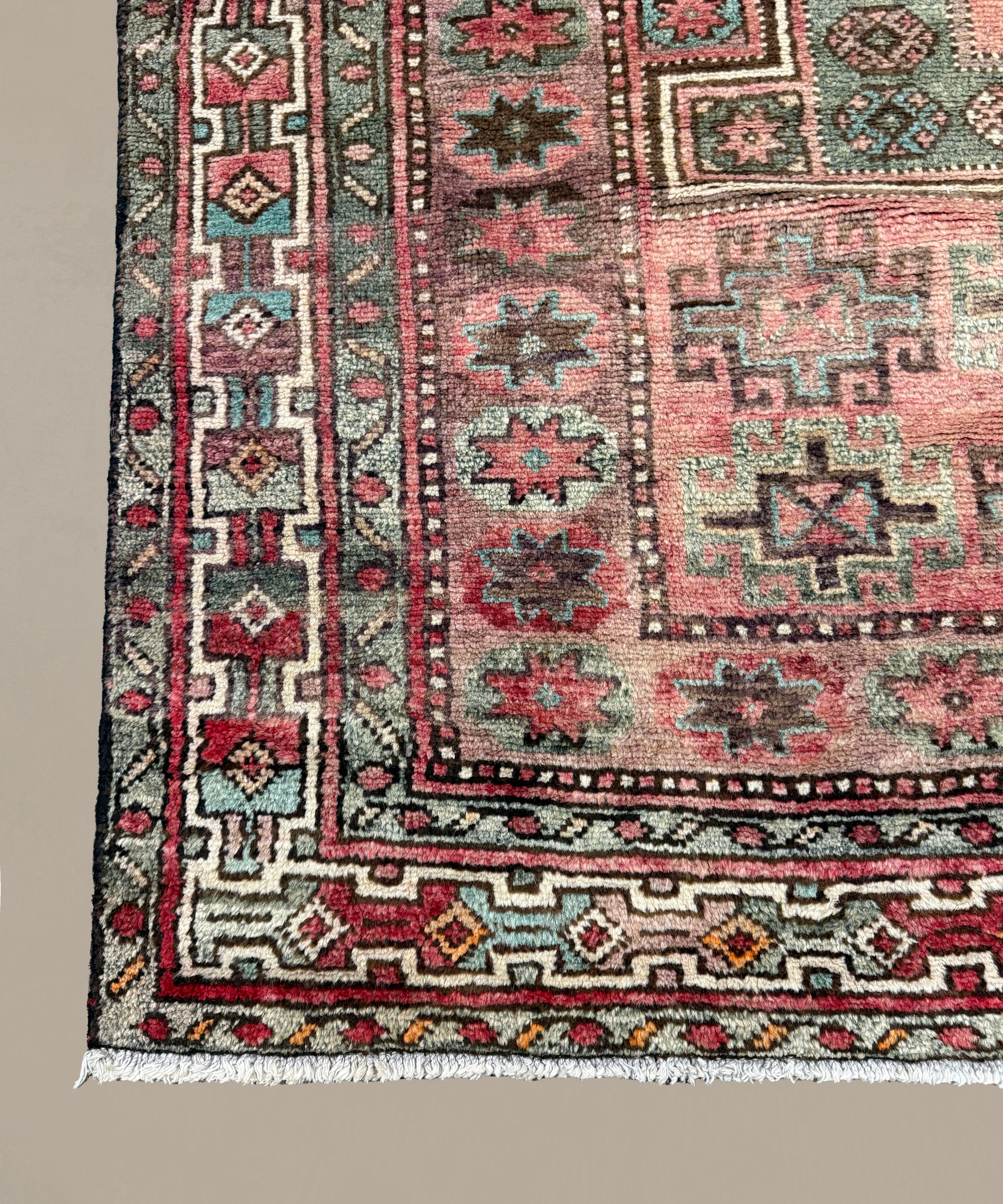 Vintage Hamadan Rug, corner, border and fringe detail, hand-knotted wool pile. SKU 30496.