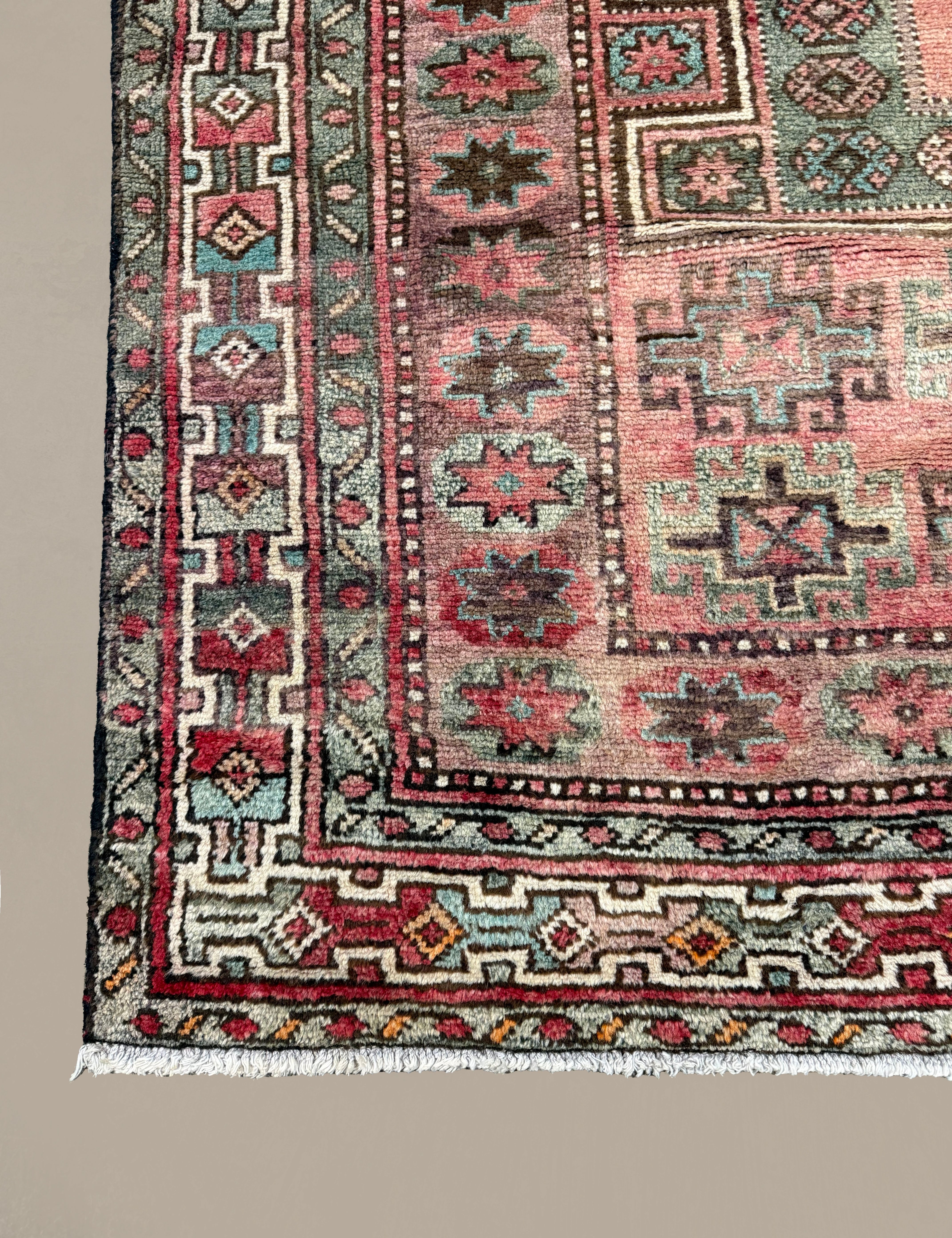 Vintage Hamadan Rug, corner, border and fringe detail, hand-knotted wool pile. SKU 30496.