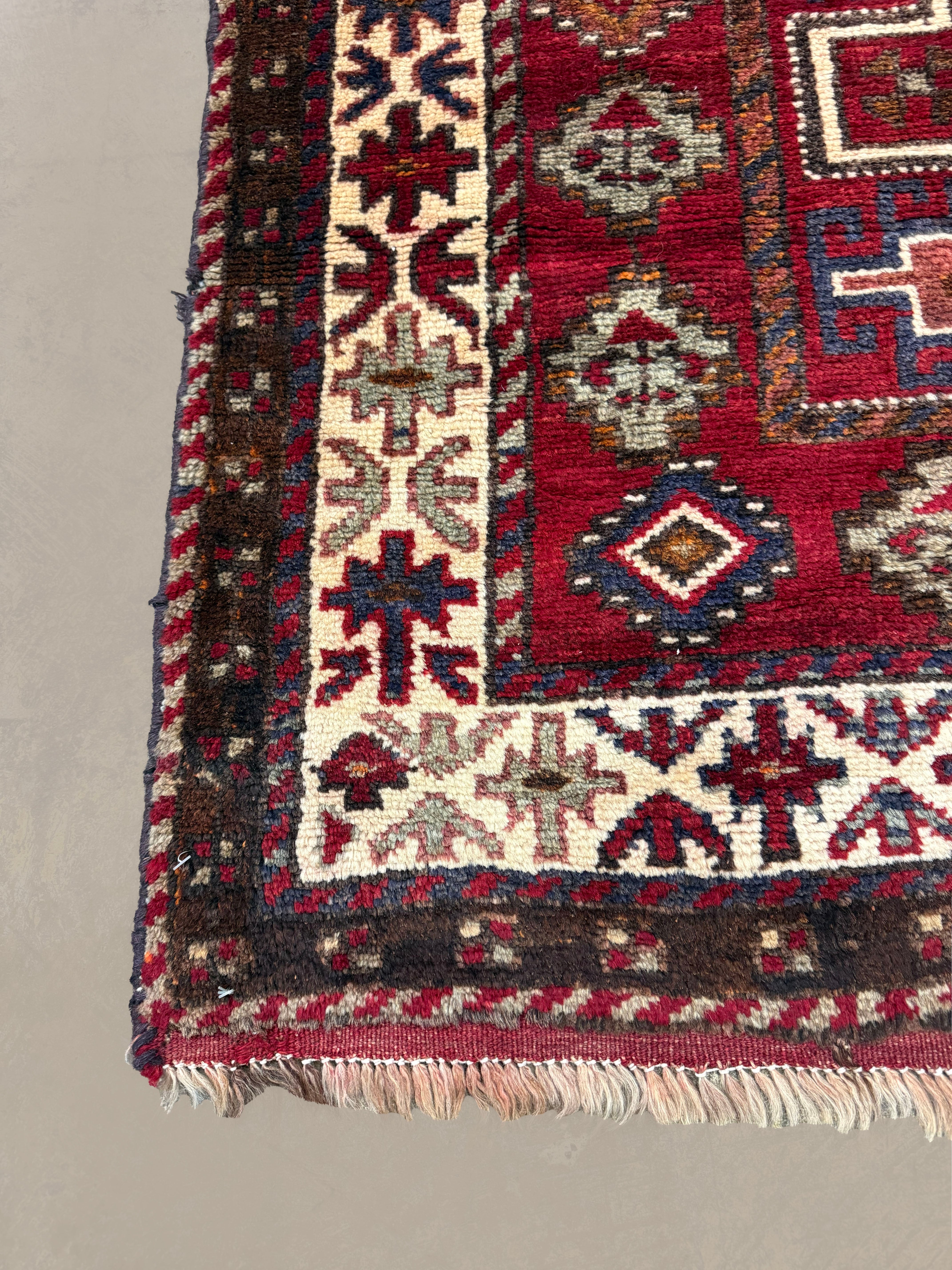 Persian Quchan Kurdish Rug, border and fringe detail, hand-knotted wool with red colouring. SKU 30811.