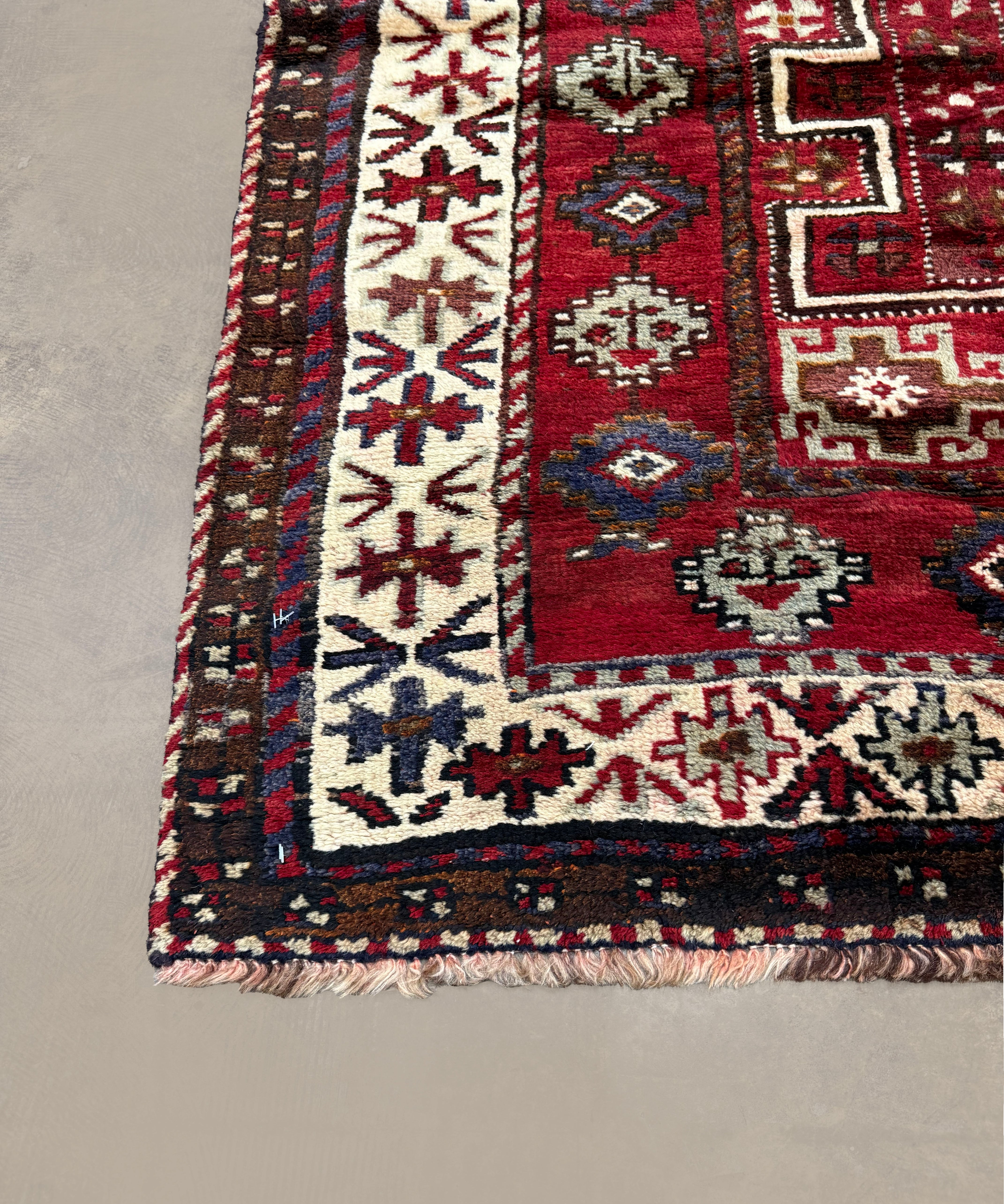 Persian Quchan Kurdish Rug, border and fringe detail, hand-knotted wool with red colouring. SKU 30811.