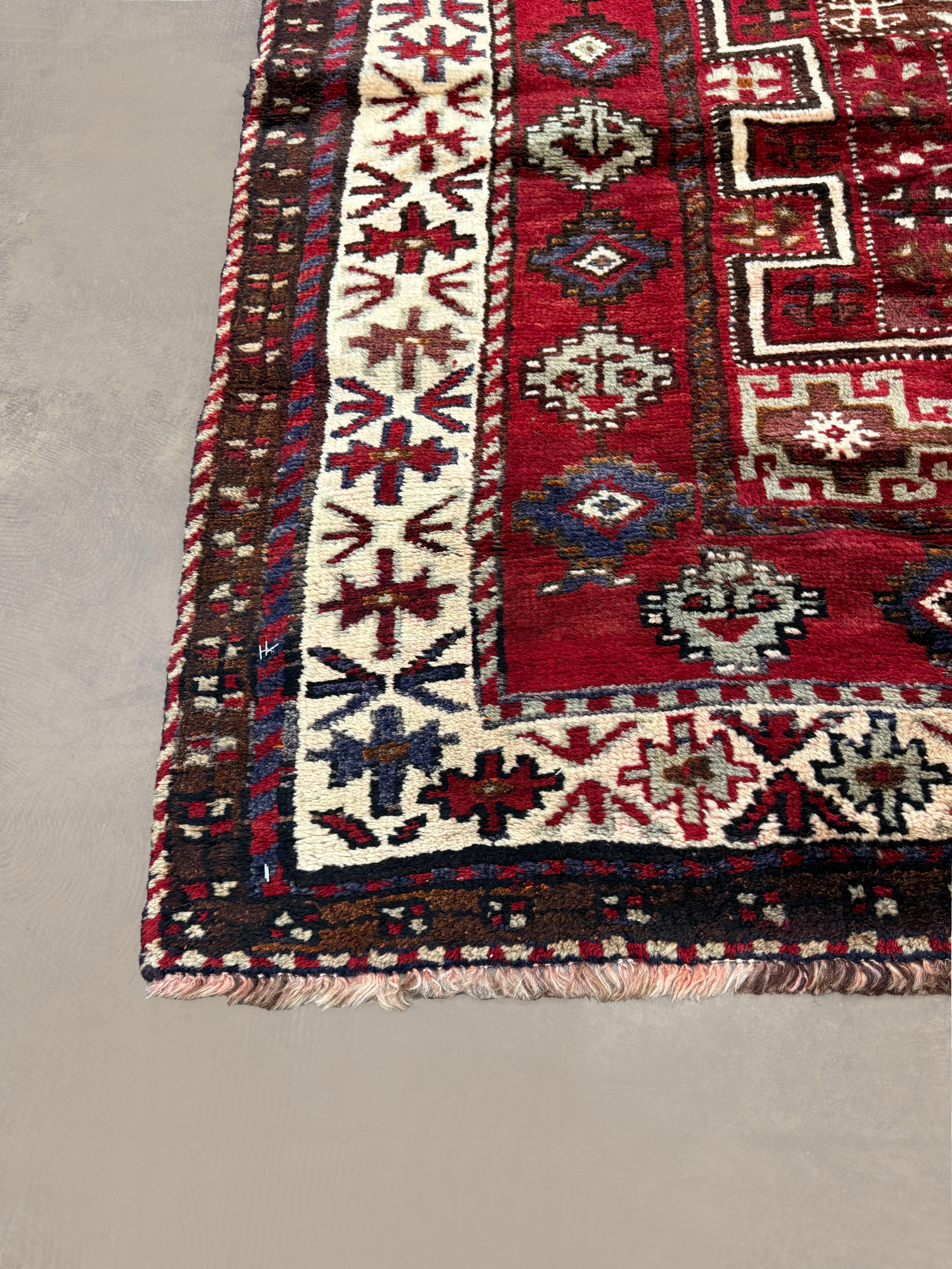 Persian Quchan Kurdish Rug, border and fringe detail, hand-knotted wool with red colouring. SKU 30811.