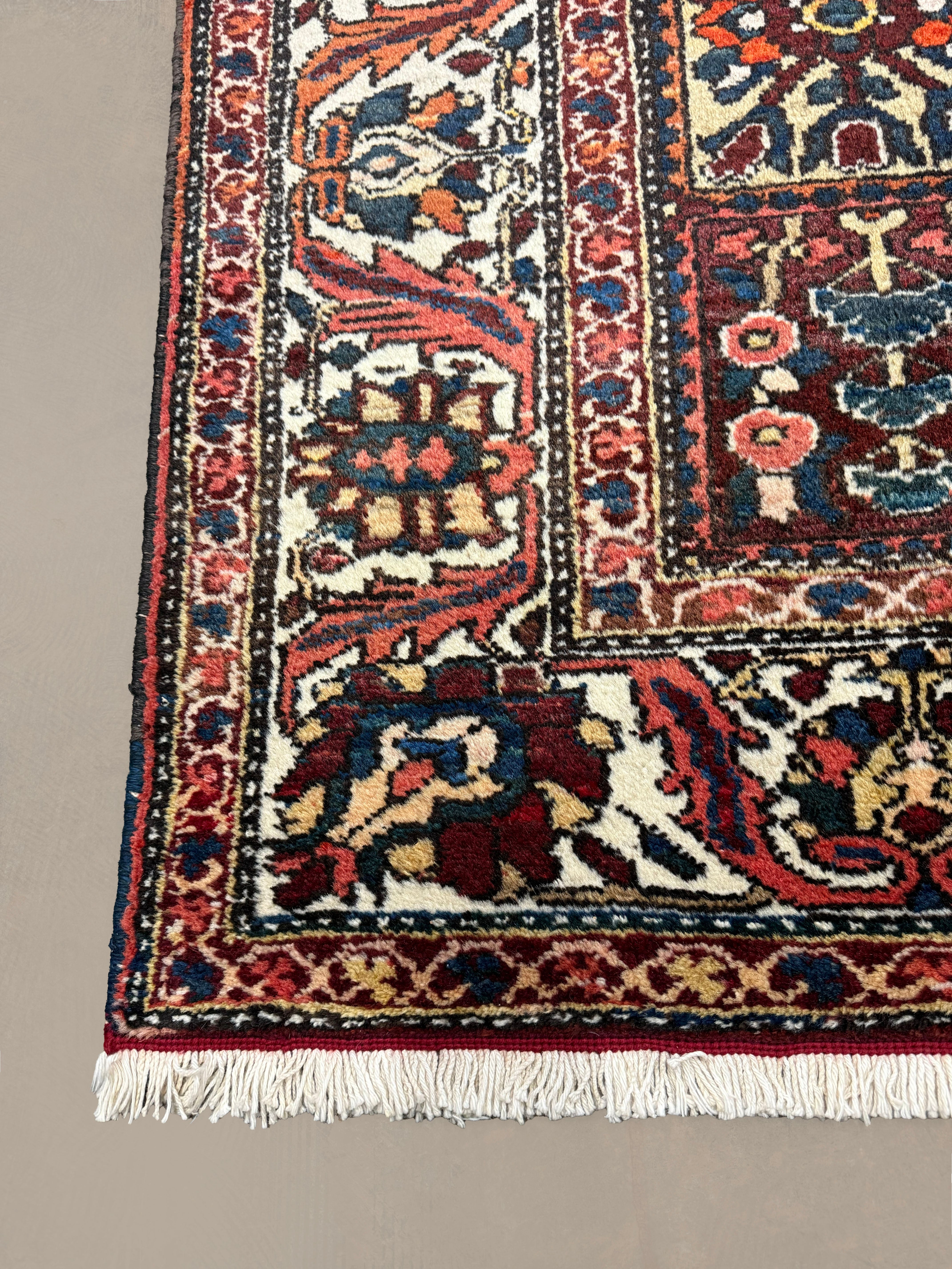 Vintage Shalamzar Bakhtiari Wool Rug. Edited documentary rug photograph; SKU EE 32215; source IMG_7432.
