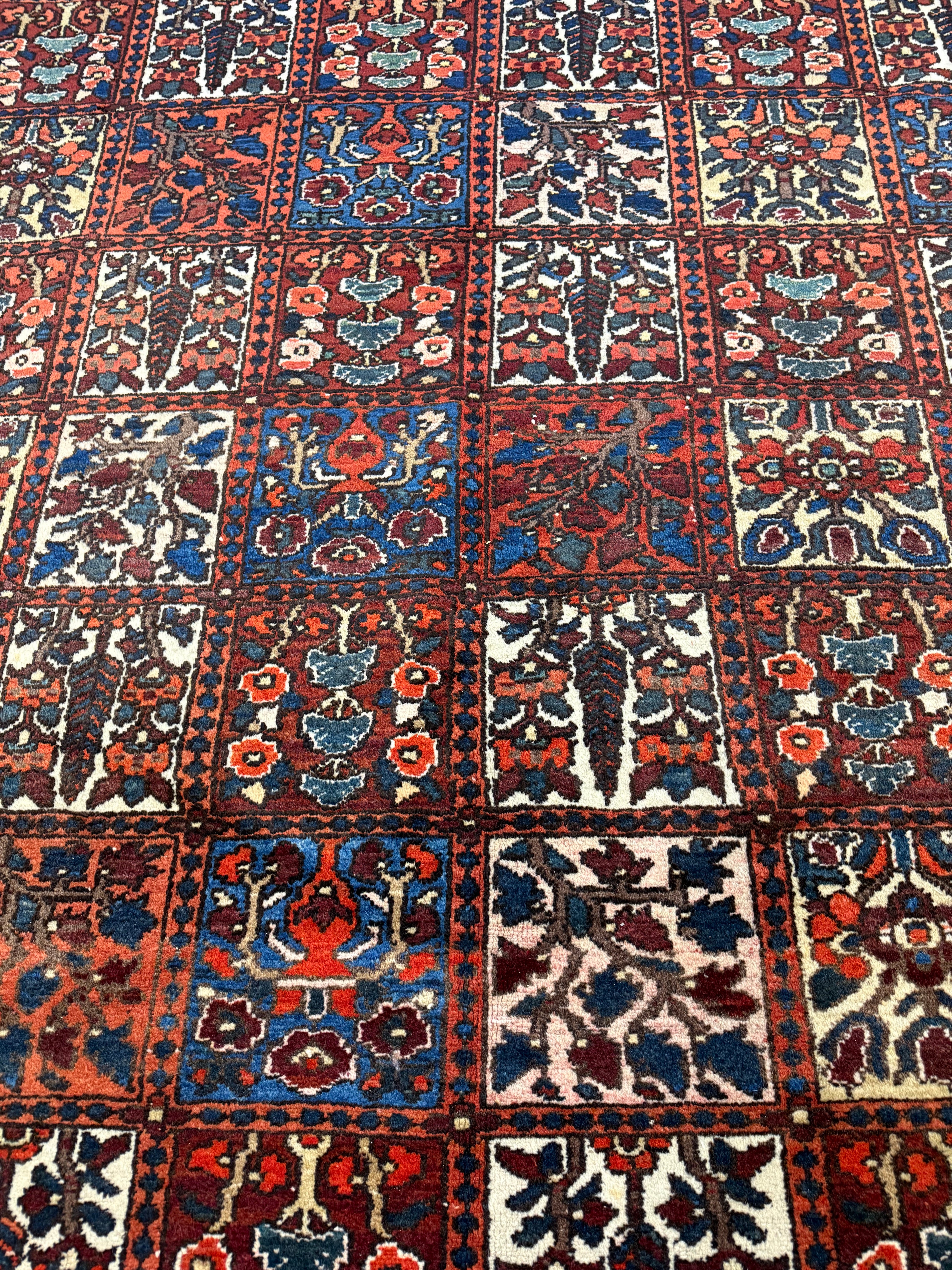 Vintage Shalamzar Bakhtiari Wool Rug. Original rug photograph; SKU EE 32215; source IMG_7433.