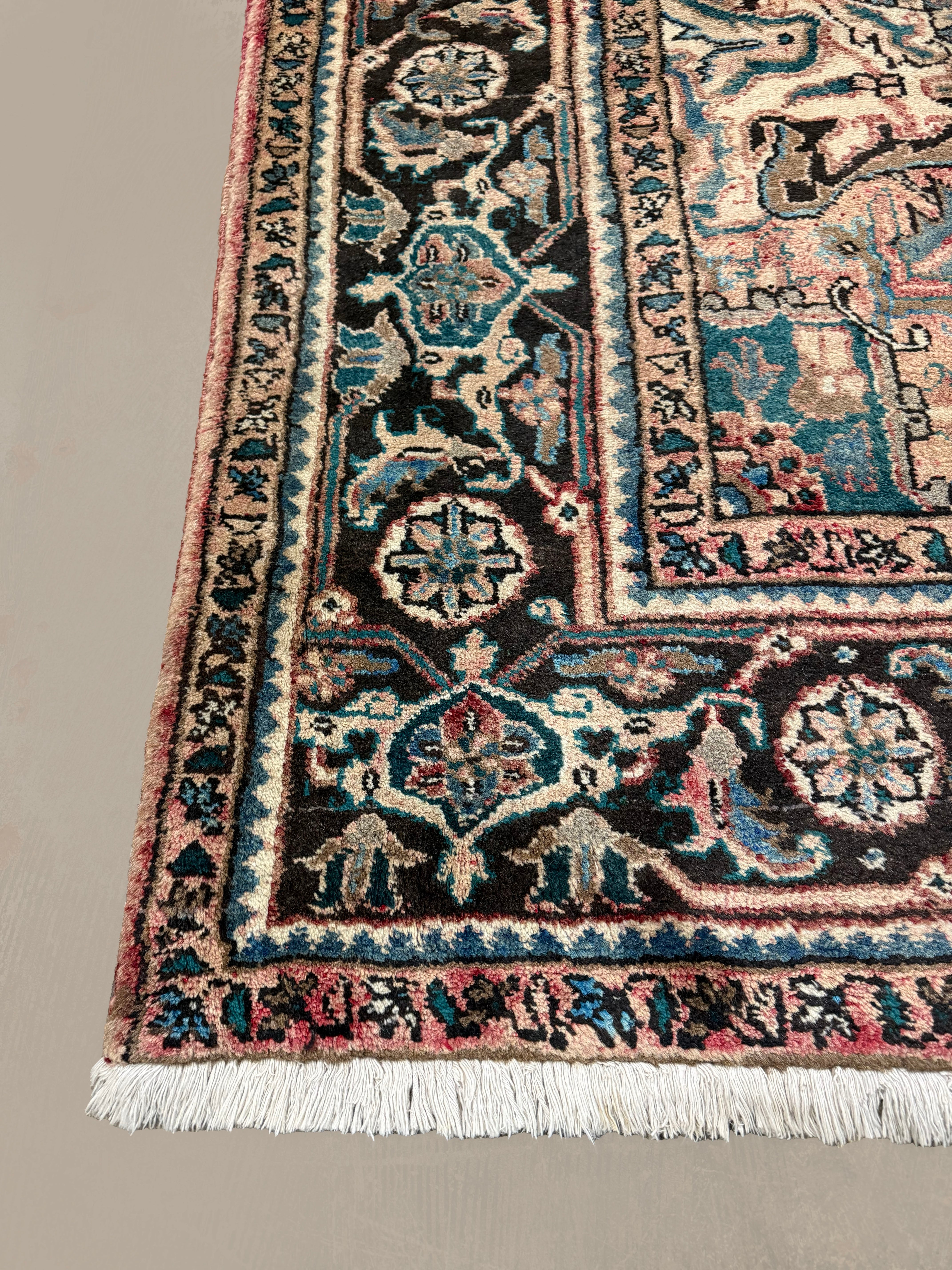 Vintage Sharabian Rug, corner, border and fringe detail, hand-knotted wool pile. SKU NH144817.