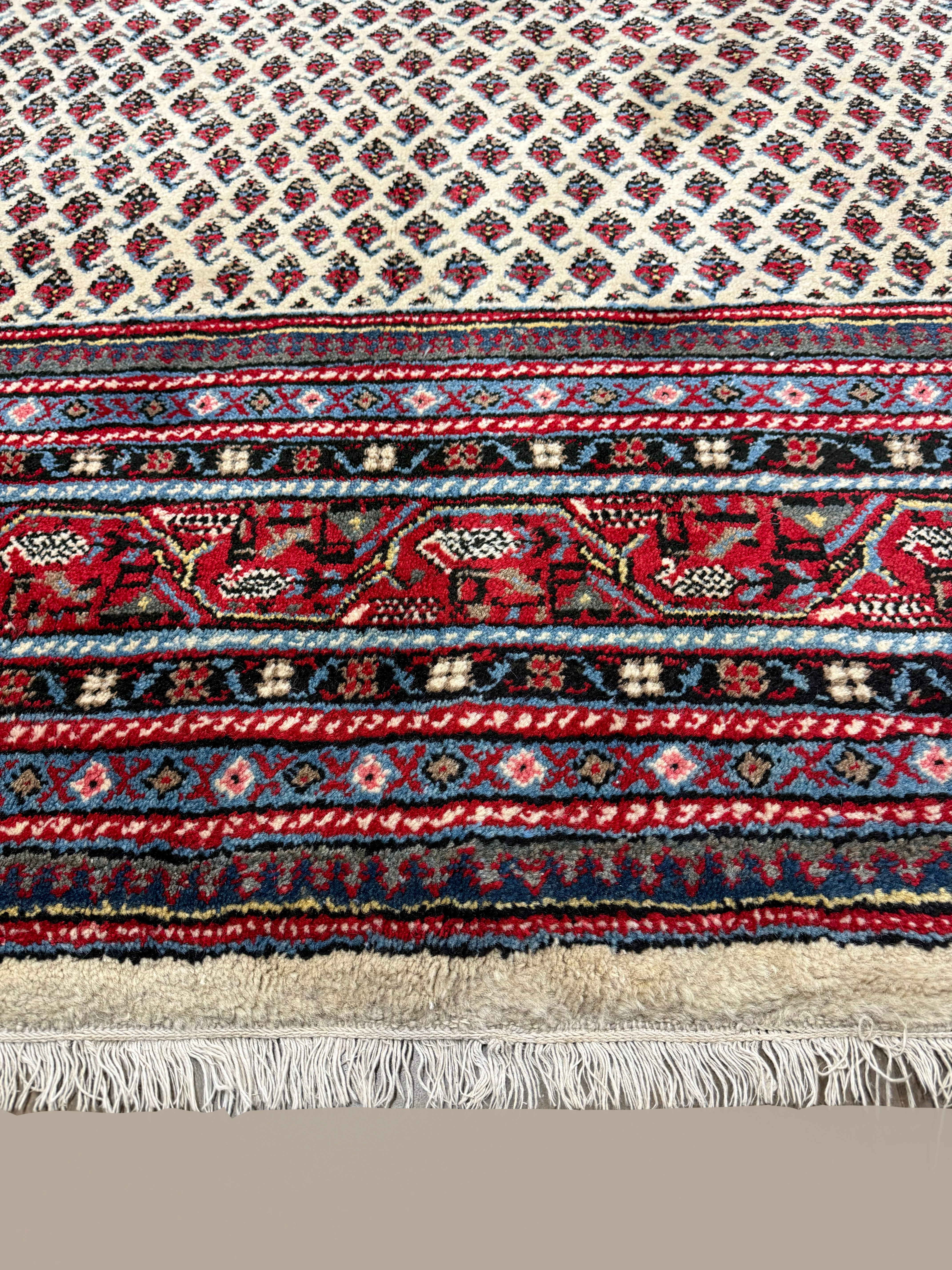 Vintage Arak Boteh Mir Rug, close-up of the border and fringe, hand-knotted wool pile. SKU PP 100232.
