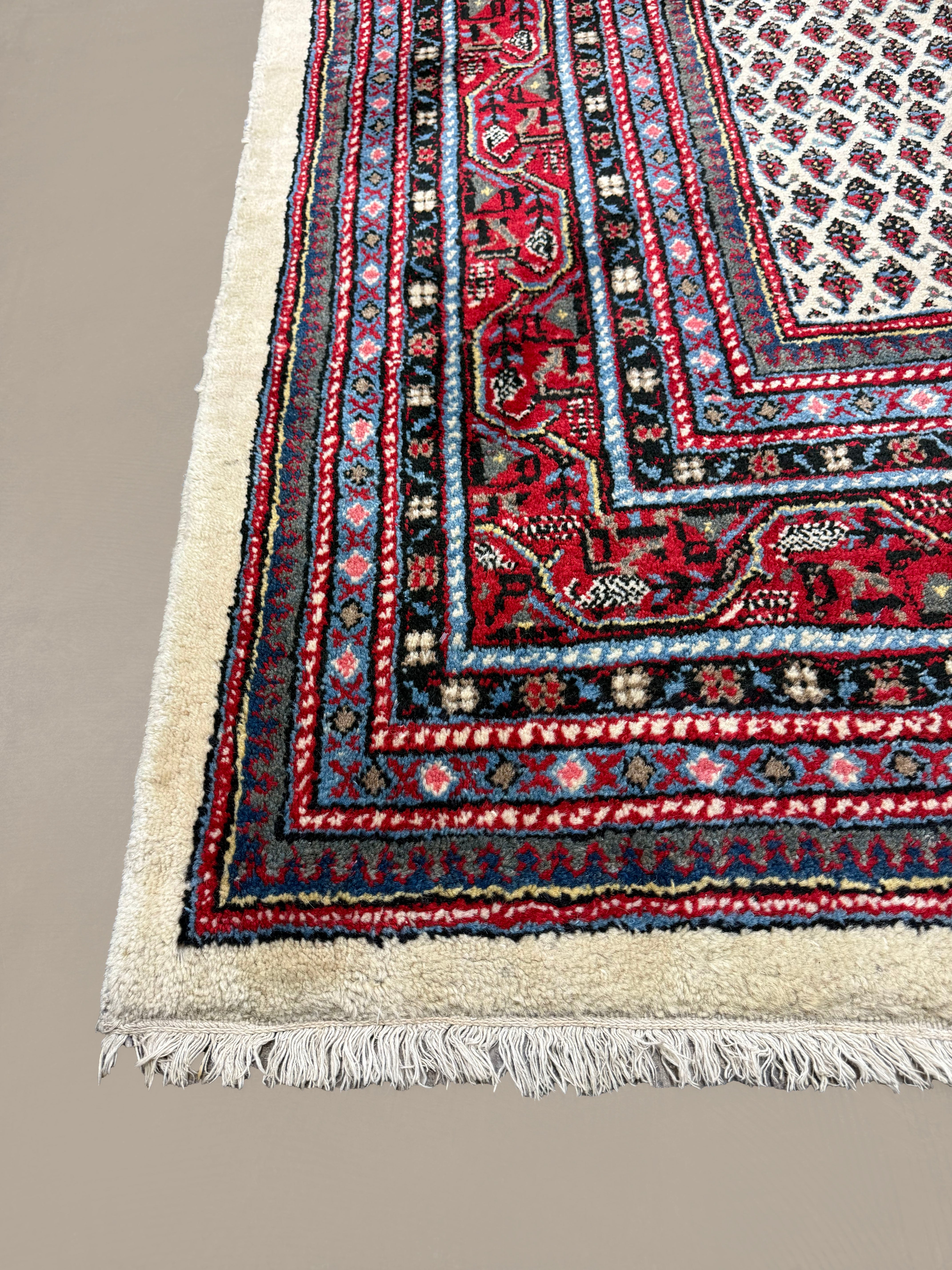 Vintage Arak Boteh Mir Rug, close-up of the patterned corner and edge, hand-knotted wool pile. SKU PP 100232.