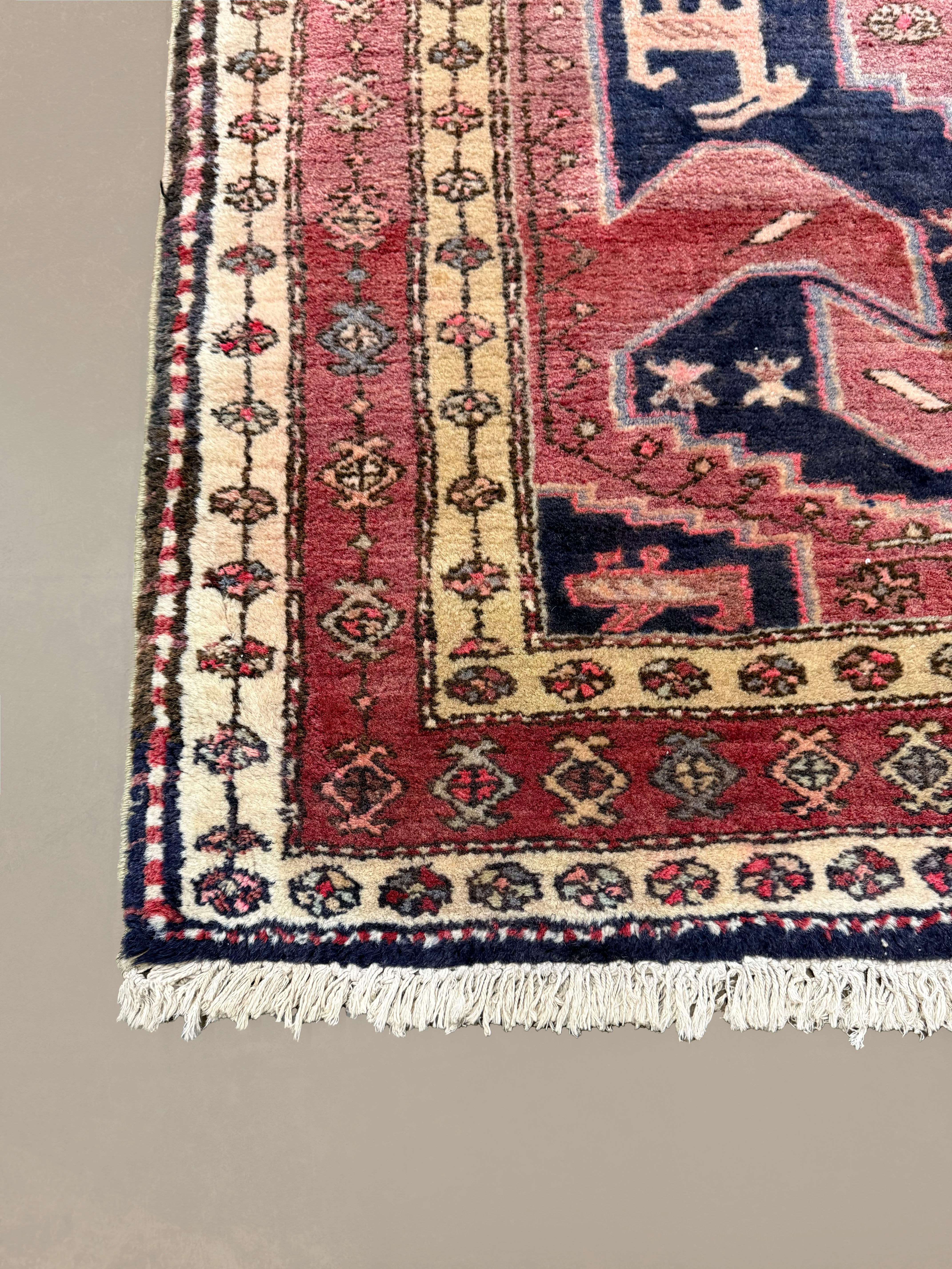 Persian Meshgin Runner, border and fringe detail, hand-knotted wool pile. SKU PP 101376.