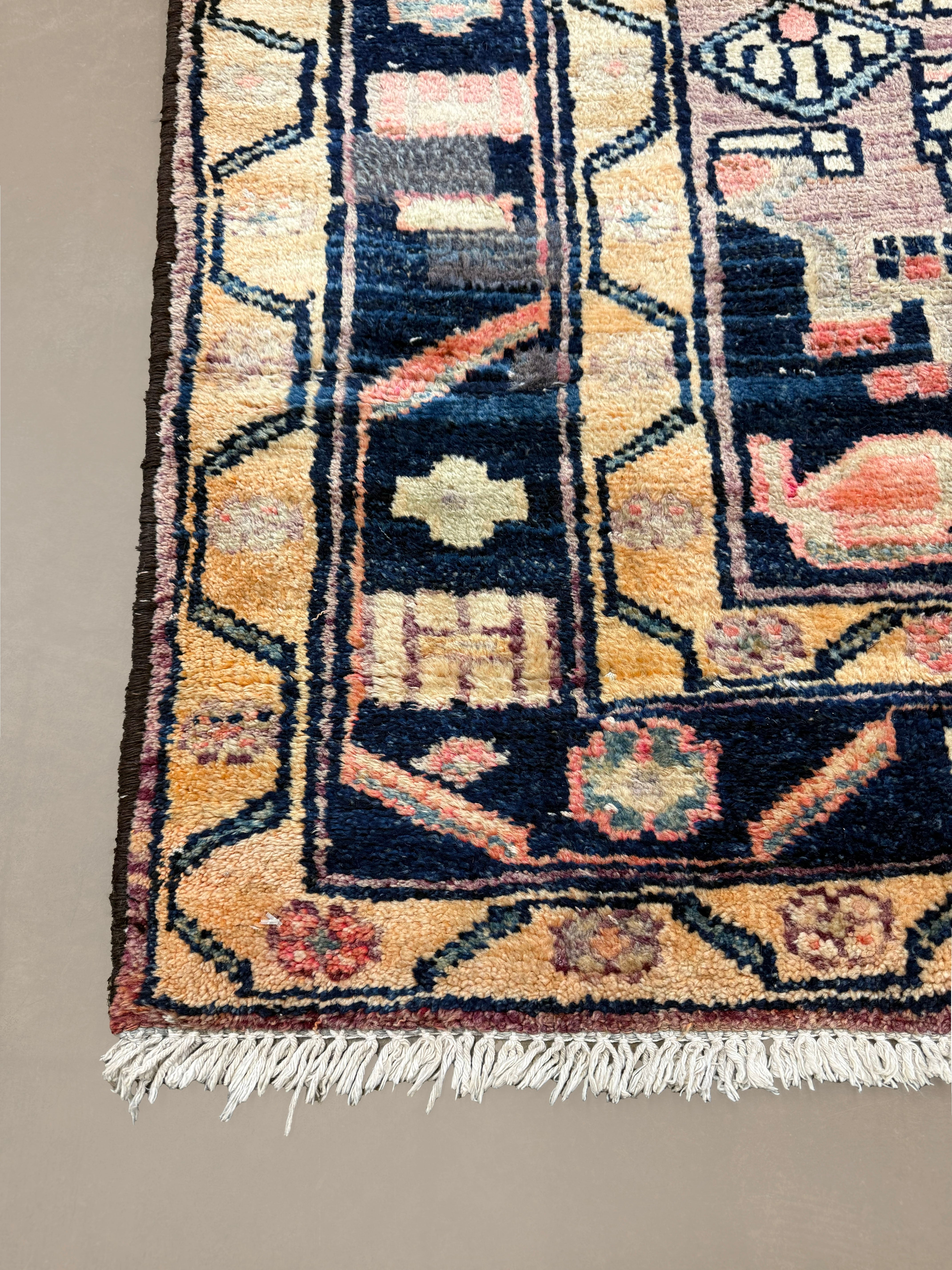 Persian Mianeh Rug, border and fringe detail, hand-knotted wool pile. SKU PP 105782.
