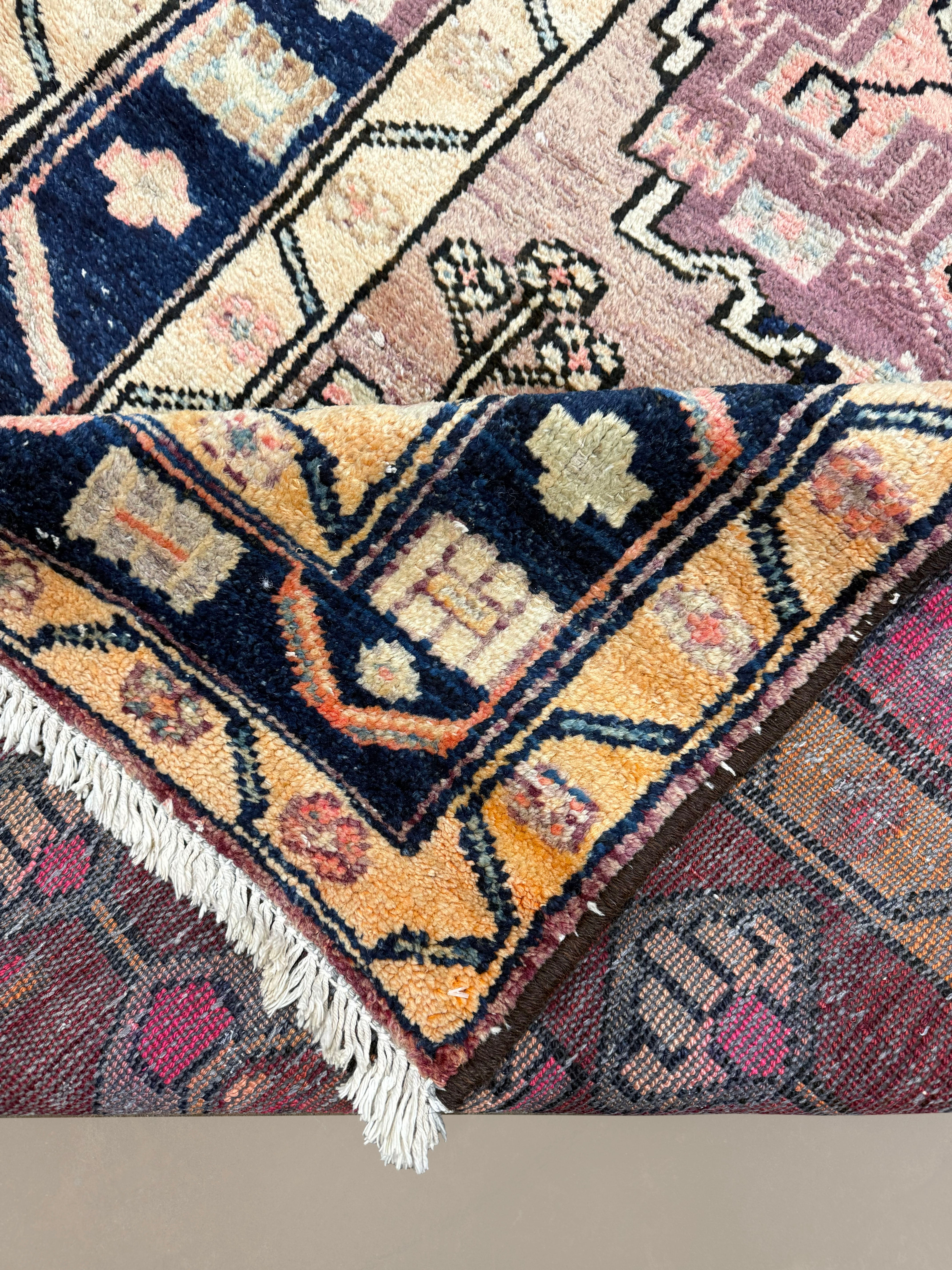 Persian Mianeh Rug, corner and fringe detail, hand-knotted wool pile. SKU PP 105782.
