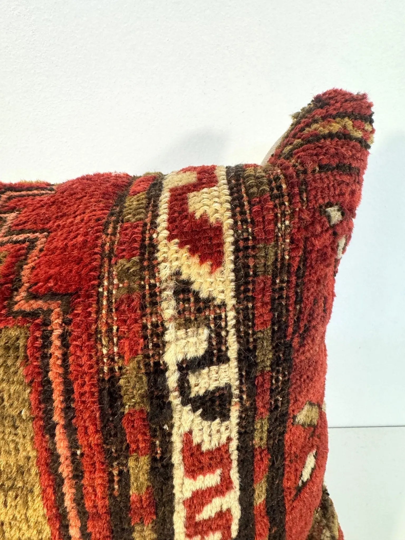 Pillow No. 031 | 16" x 16" Rug the Rock