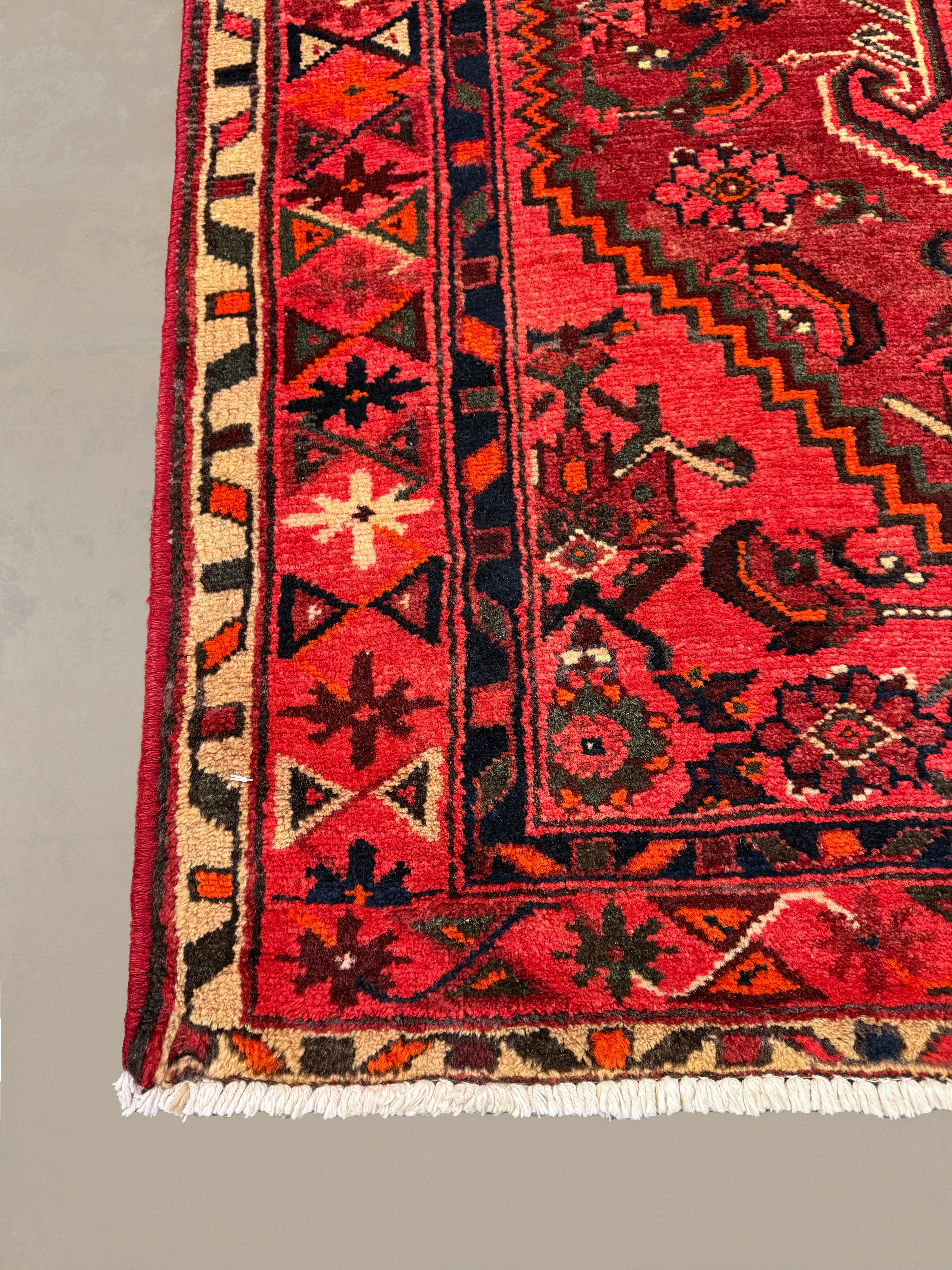 Vintage Zarrin Gol Zanjan Wool Rug. Edited documentary rug photograph; SKU RR 32889; source IMG_7494.