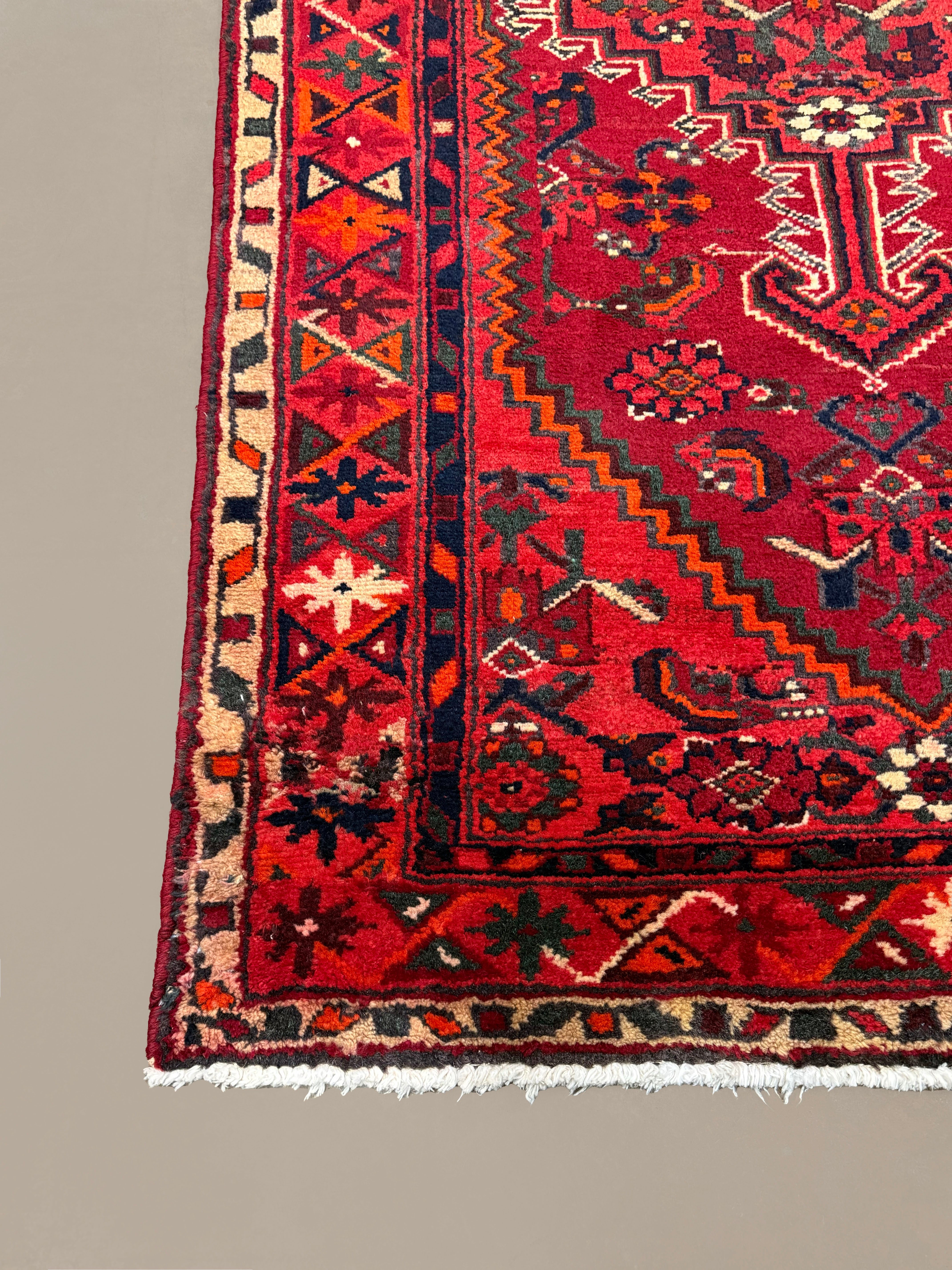 Vintage Zarrin Gol Zanjan Wool Rug. Edited documentary rug photograph; SKU RR 32889; source IMG_7504.