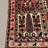 Persian Shalamzar Bakhtiari Rug, border and fringe detail, hand-knotted wool with red colouring. SKU RR 32416.