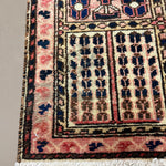 Persian Shalamzar Bakhtiari Rug, border and fringe detail, hand-knotted wool with red colouring. SKU RR 32416.