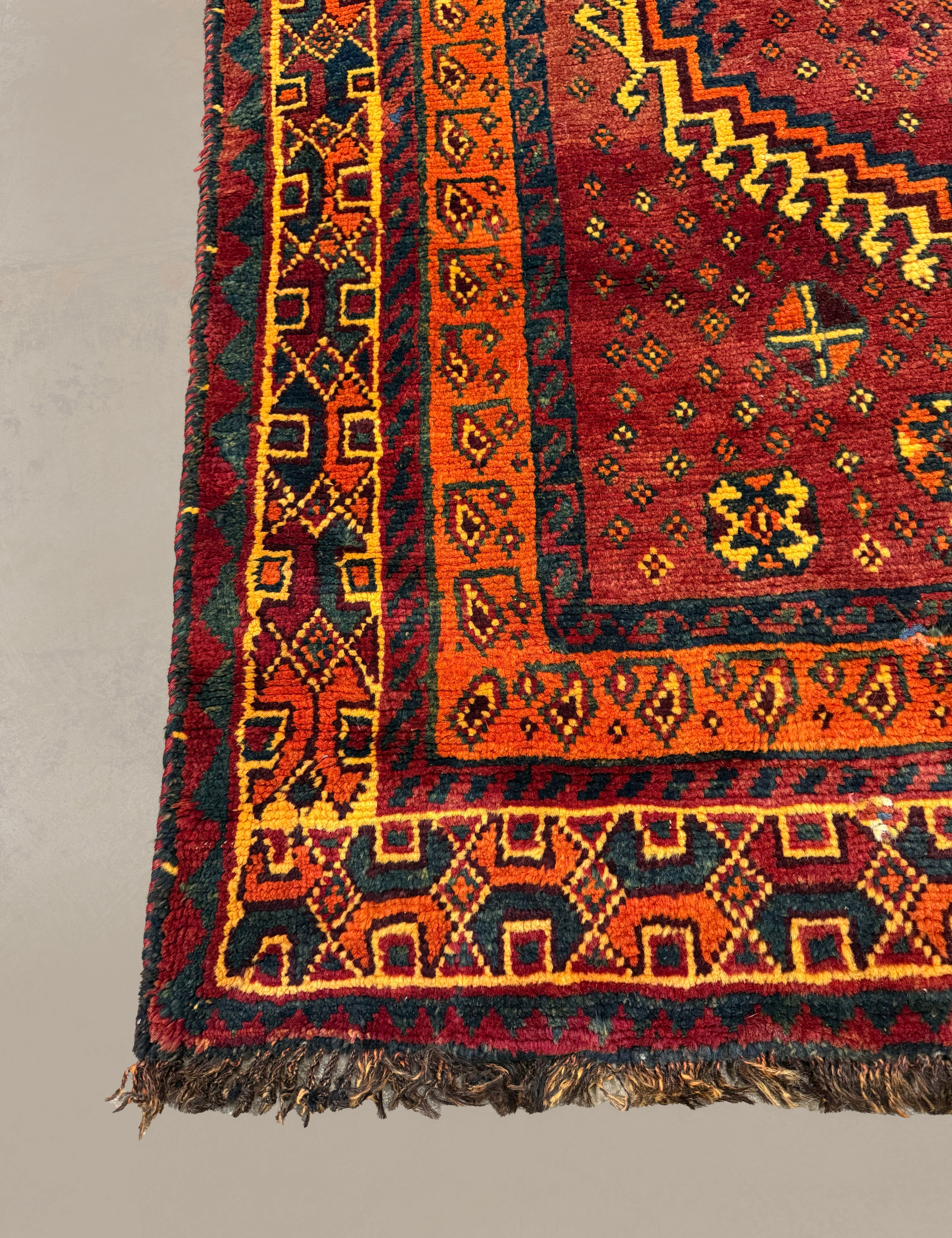 Persian Fars Luri Rug, border and fringe detail, hand-knotted wool with red colouring. SKU RR 32531.