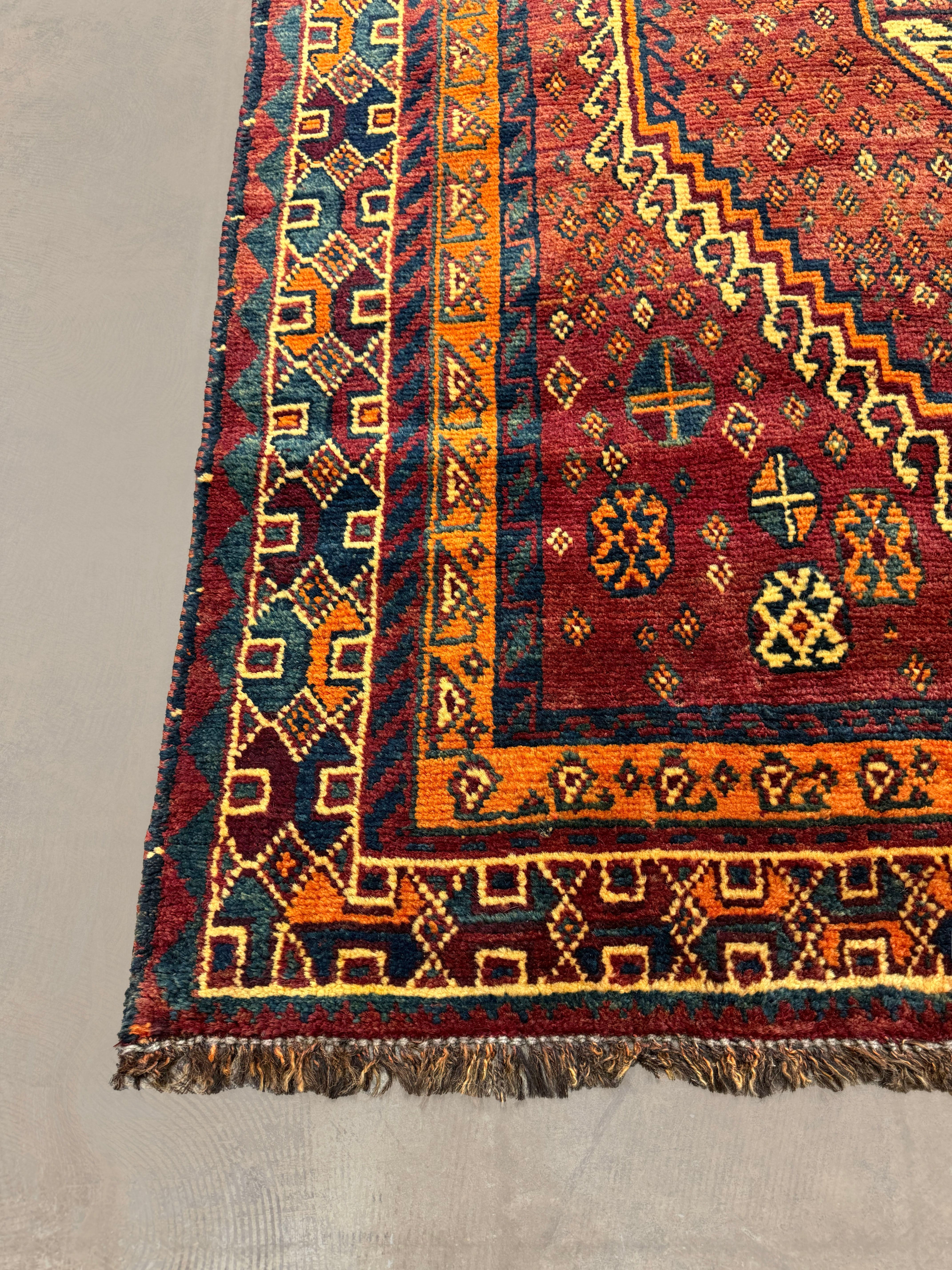 Persian Fars Luri Rug, border and fringe detail, hand-knotted wool with red colouring. SKU RR 32531.
