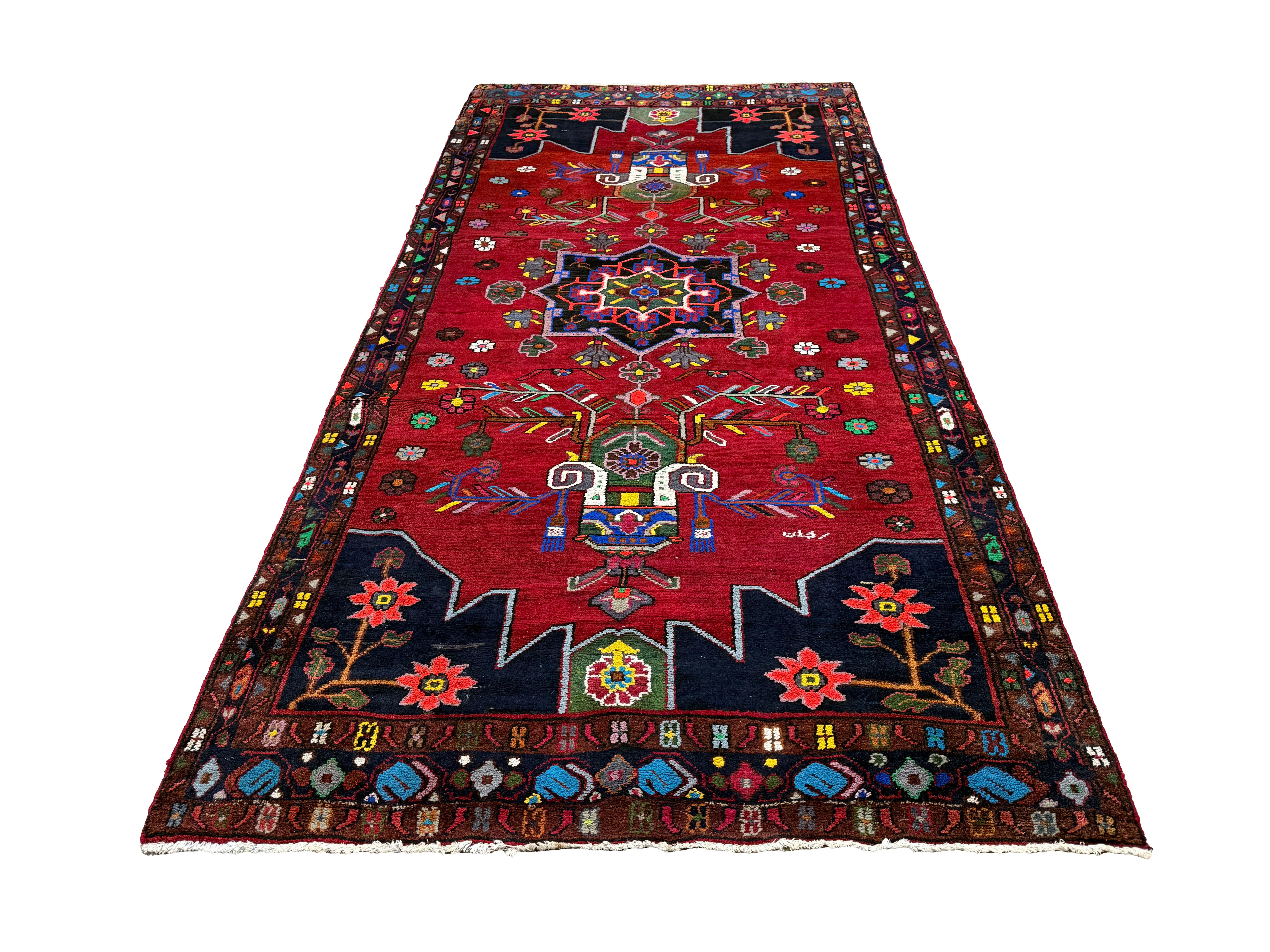 Persian Hamadan Rug, lengthwise view, hand-knotted wool with red colouring. SKU RR 33017.