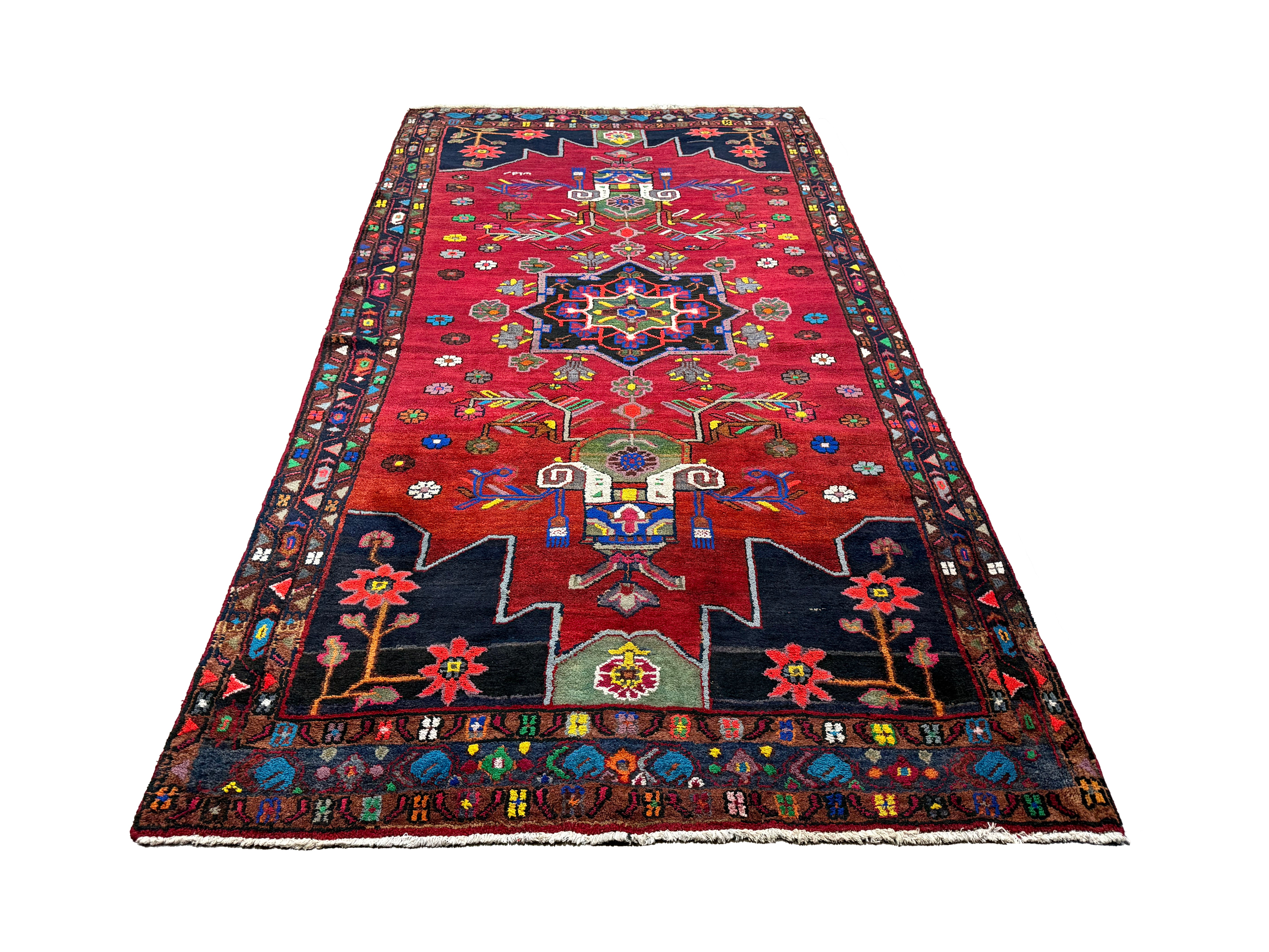 Persian Hamadan Rug, lengthwise view, hand-knotted wool with red colouring. SKU RR 33017.