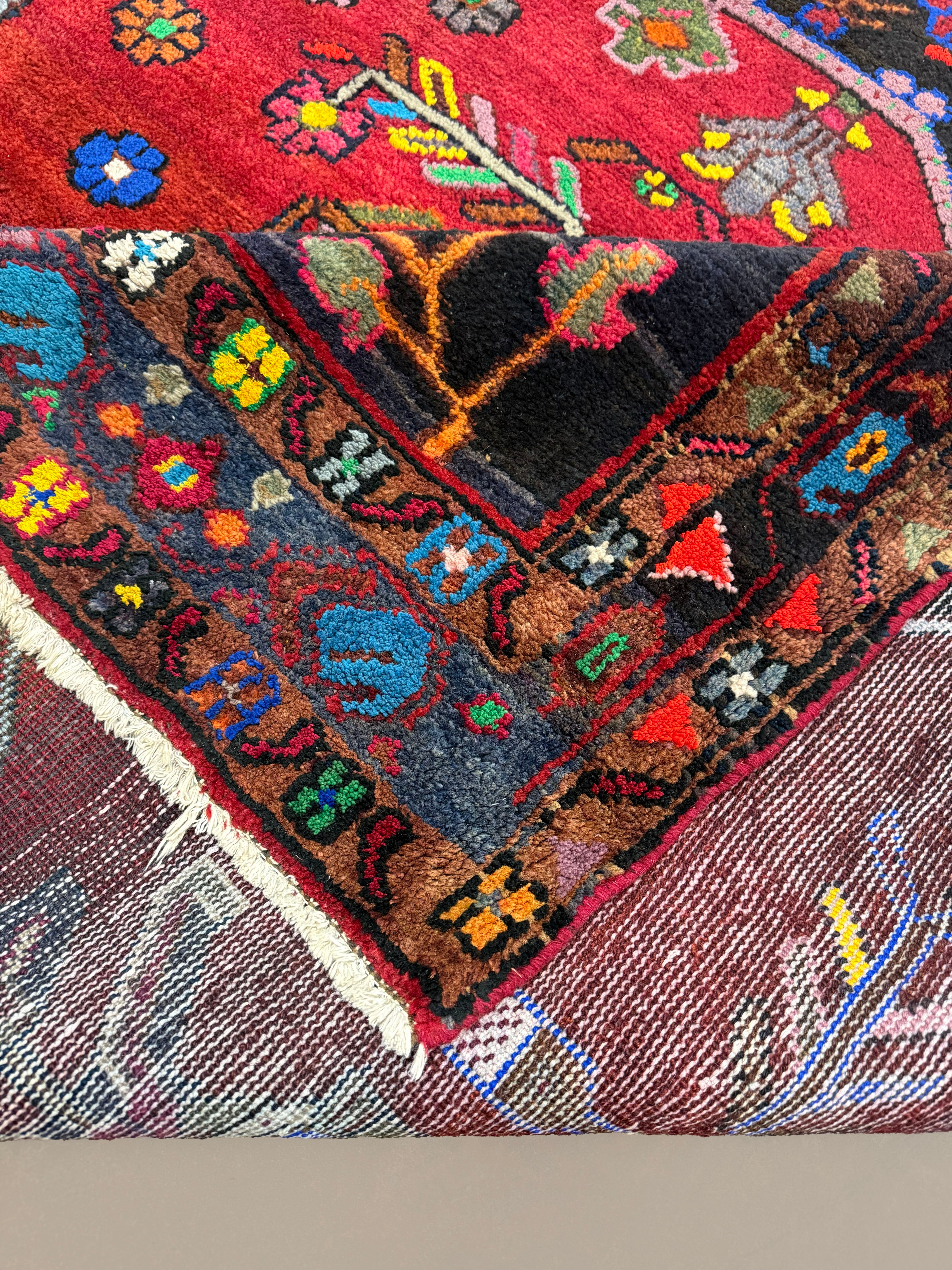 Persian Hamadan Rug, folded corner and reverse, hand-knotted wool with red colouring. SKU RR 33017.