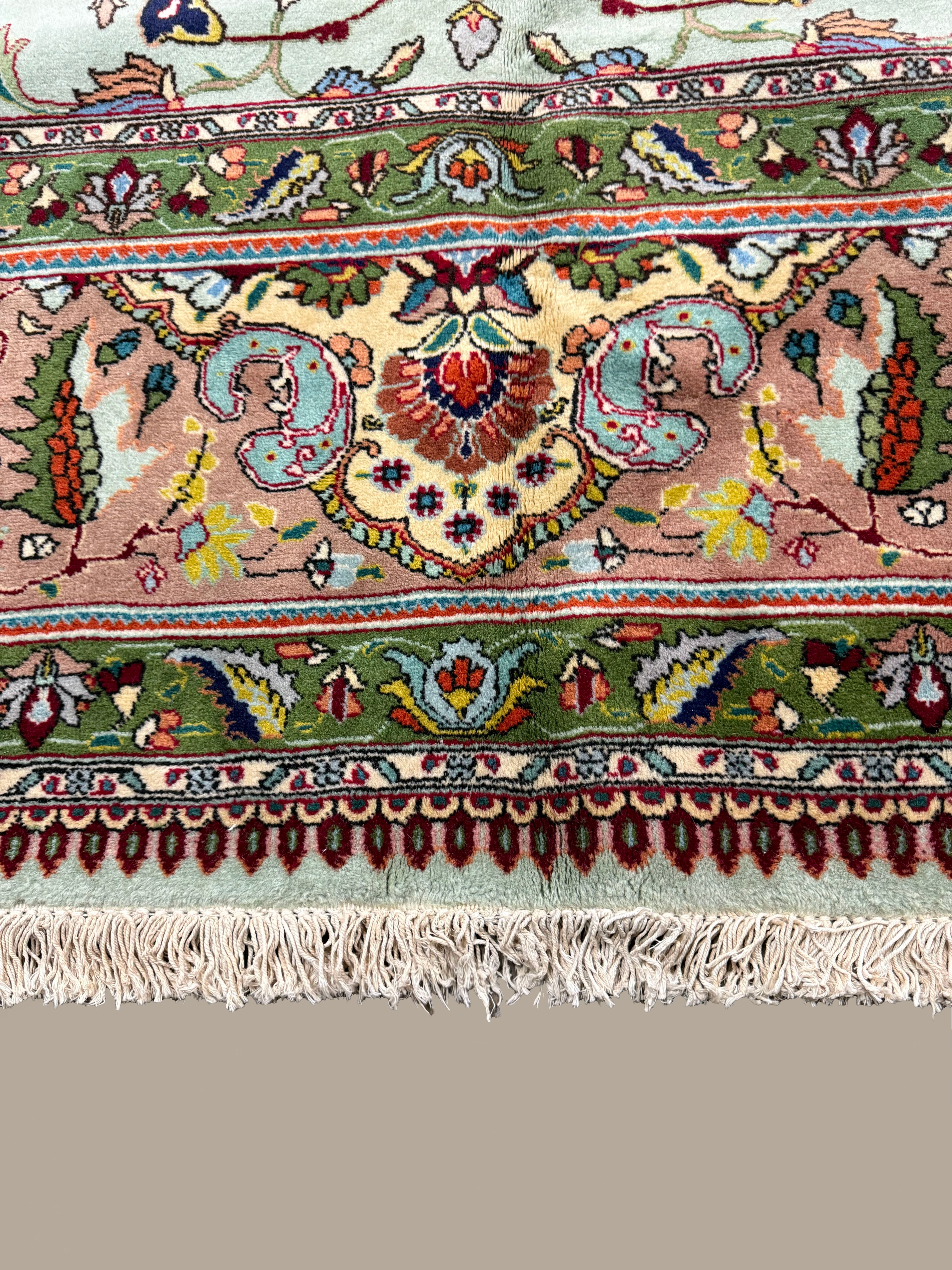 Vintage Tabriz Rug, close-up of the border and fringe, hand-knotted wool pile. SKU RZ 5000.