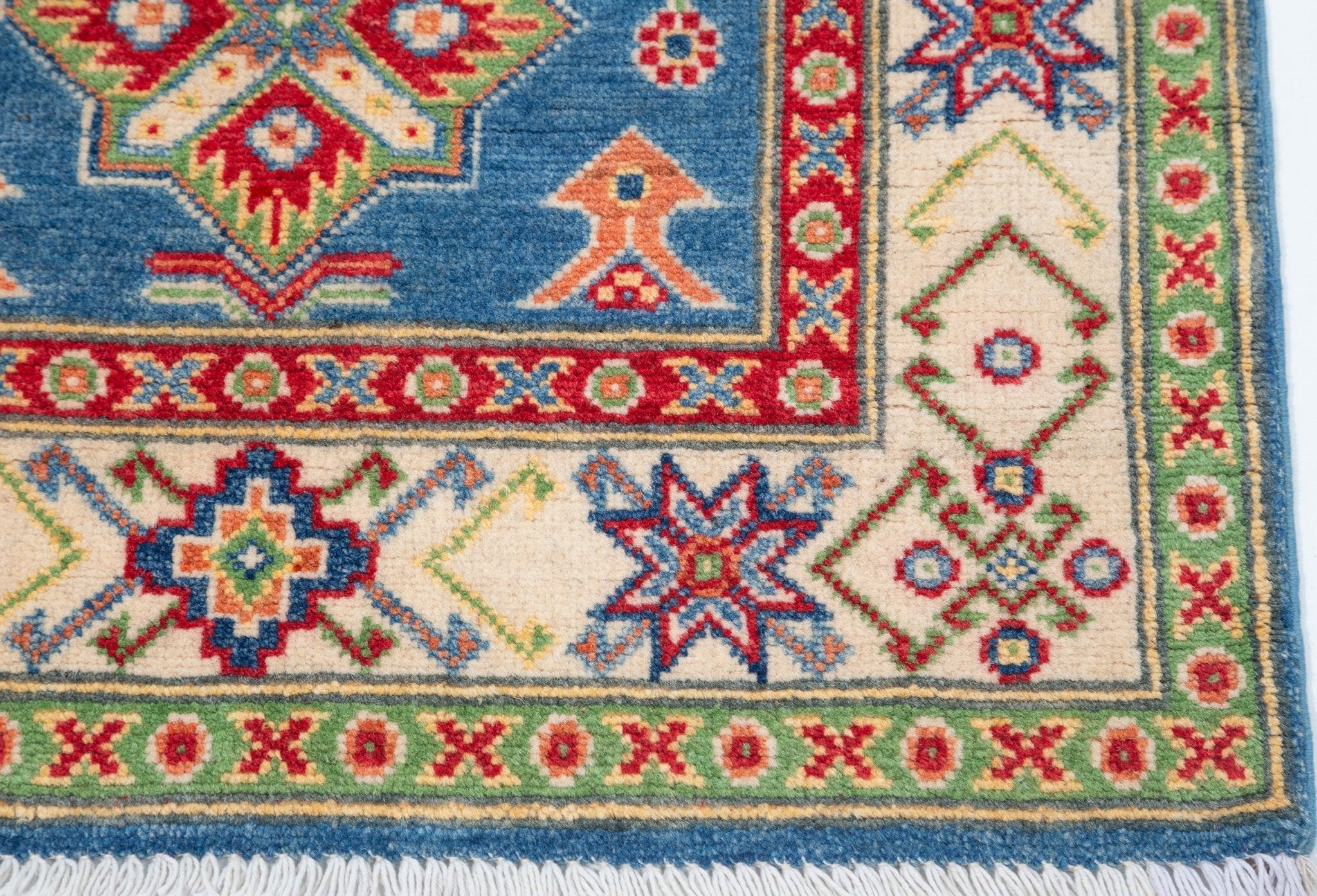 Border and edge detail of blue & ivory Kazak-inspired wool runner 29655.