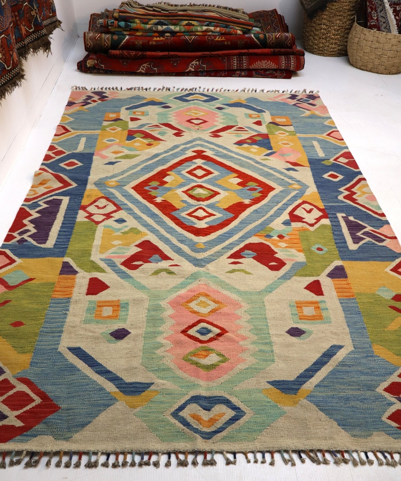 Geometric kilim rug with multicolor diamond pattern and short tassel fringe