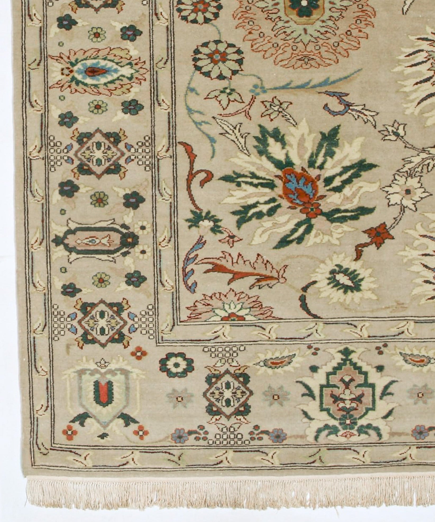Floral Sultanabad rug detail with ivory ground, scrolling vines, and small diamond motifs.