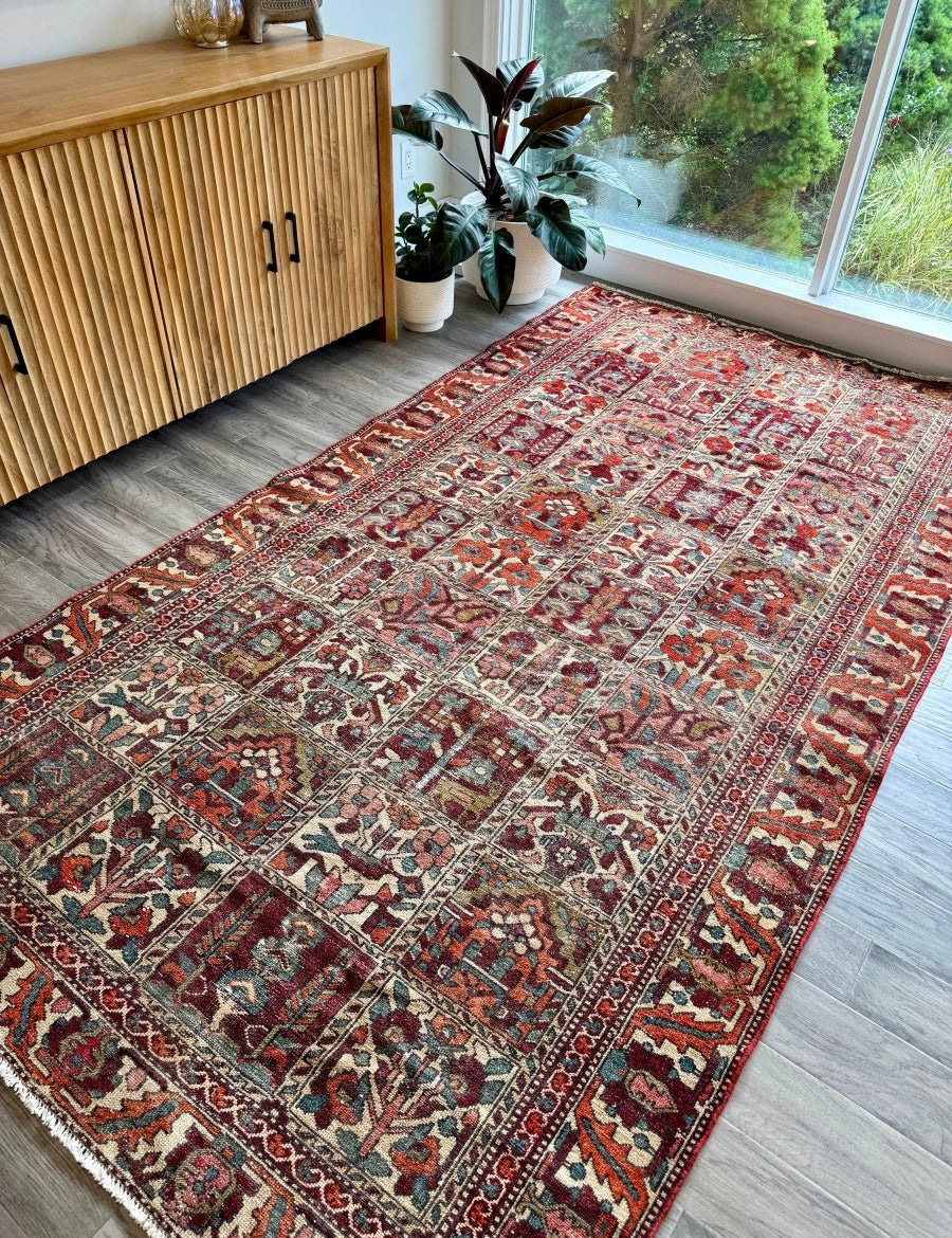 Perisan Bakhtiari Rug | 5' 1" x 9' 5" - Rug the Rock