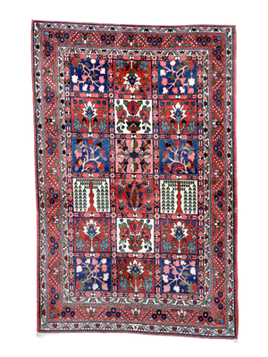 Persian Bakhtiari Rug | 4' 7" x 7'