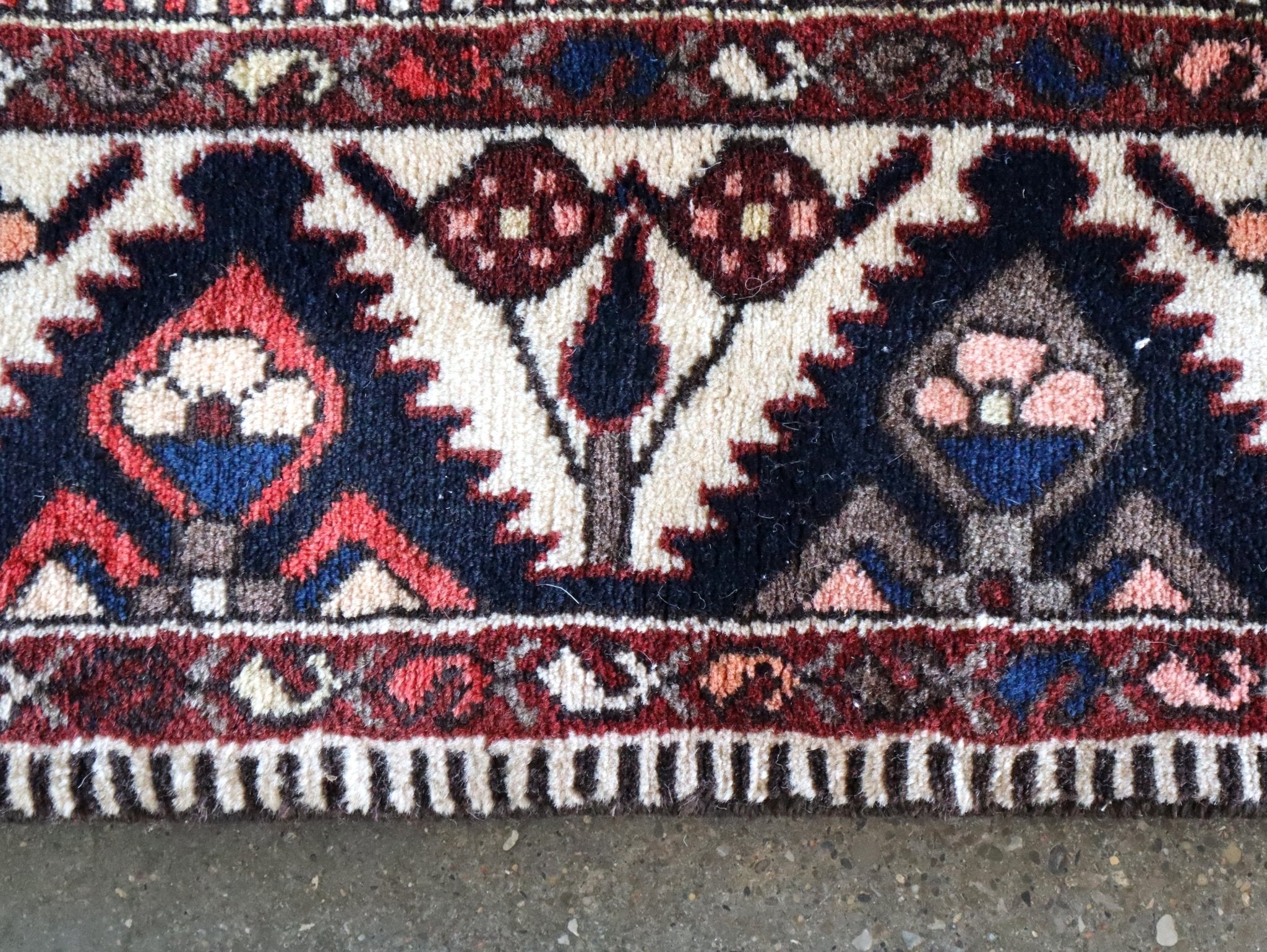 Persian Bakhtiari Rug | 5' 1" x 9' 6" - Rug the Rock - available
