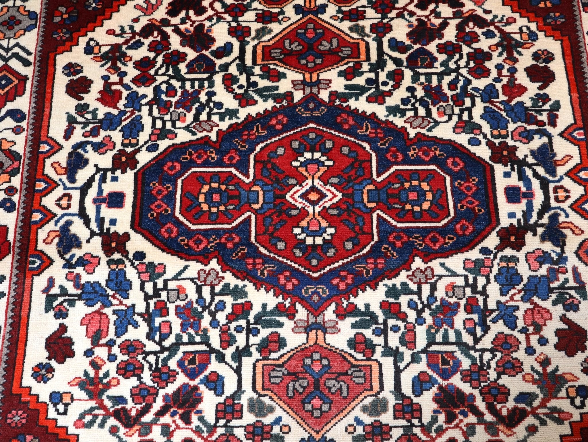 Persian Bakhtiari Rug | 5' 2" x 9' 10" - Rug the Rock - 5 x 86 x 97 x 10
