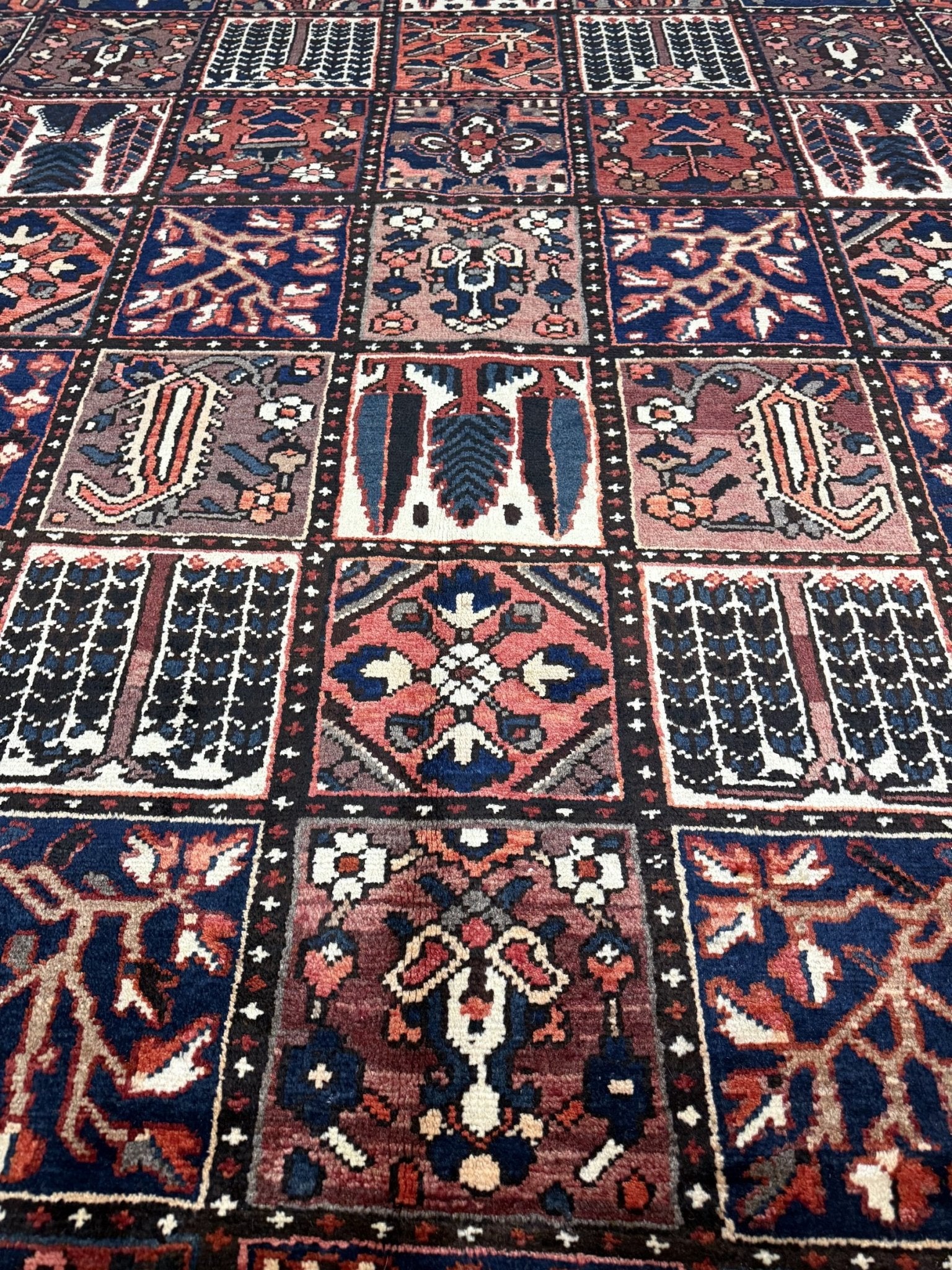 Persian Bakhtiari Rug | 9' 9" x 12' 2" - Rug the Rock - availableBakhtiariHand-knotted