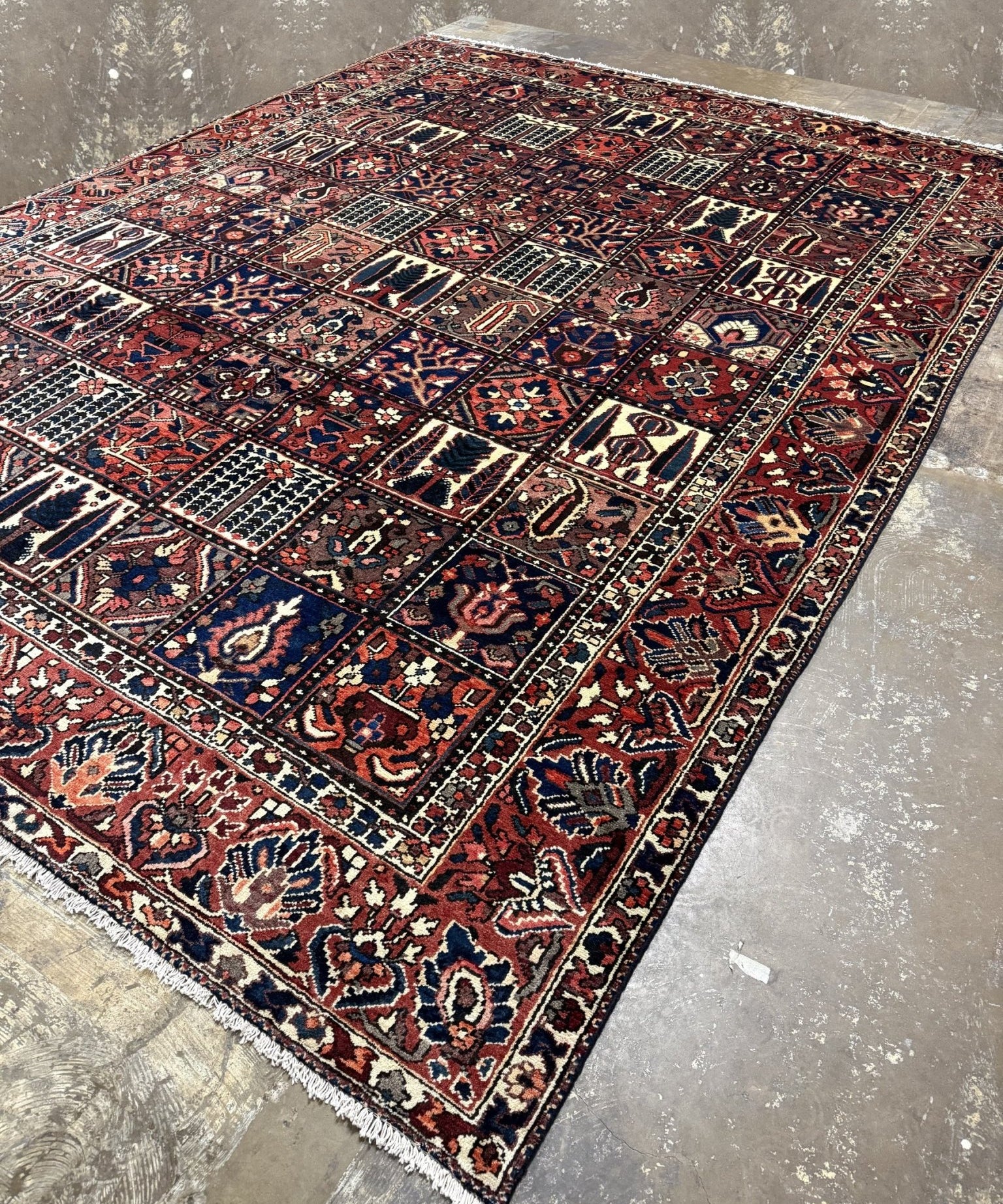Persian Bakhtiari Rug | 9' 9" x 12' 2" - Rug the Rock - availableBakhtiariHand-knotted
