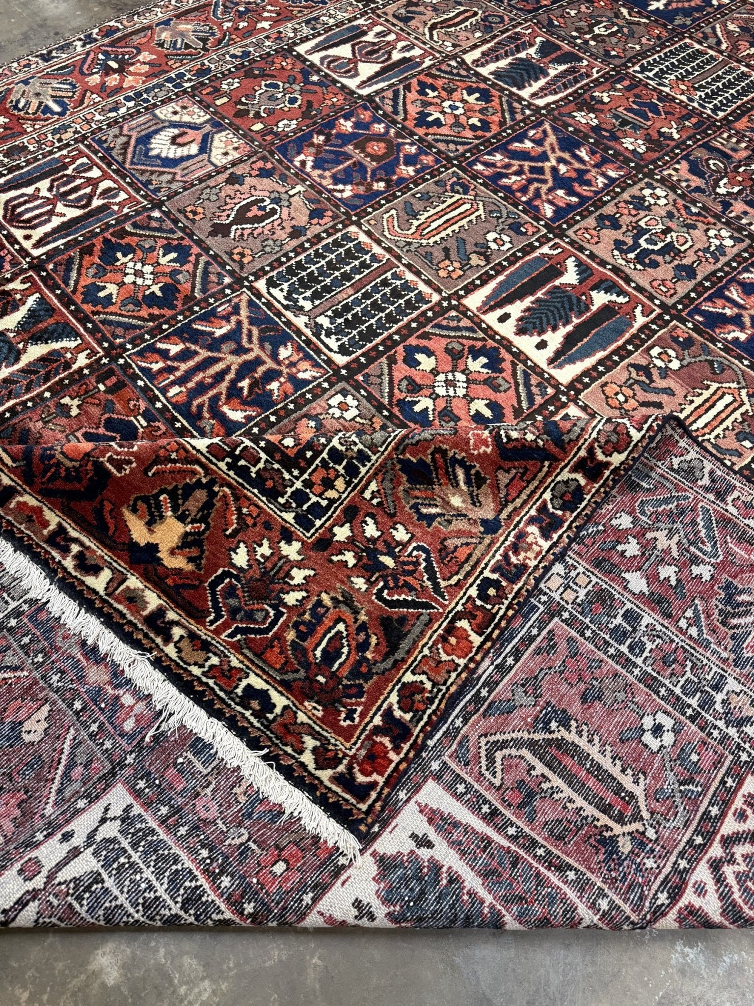 Persian Bakhtiari Rug | 9' 9" x 12' 2" - Rug the Rock - availableBakhtiariHand-knotted