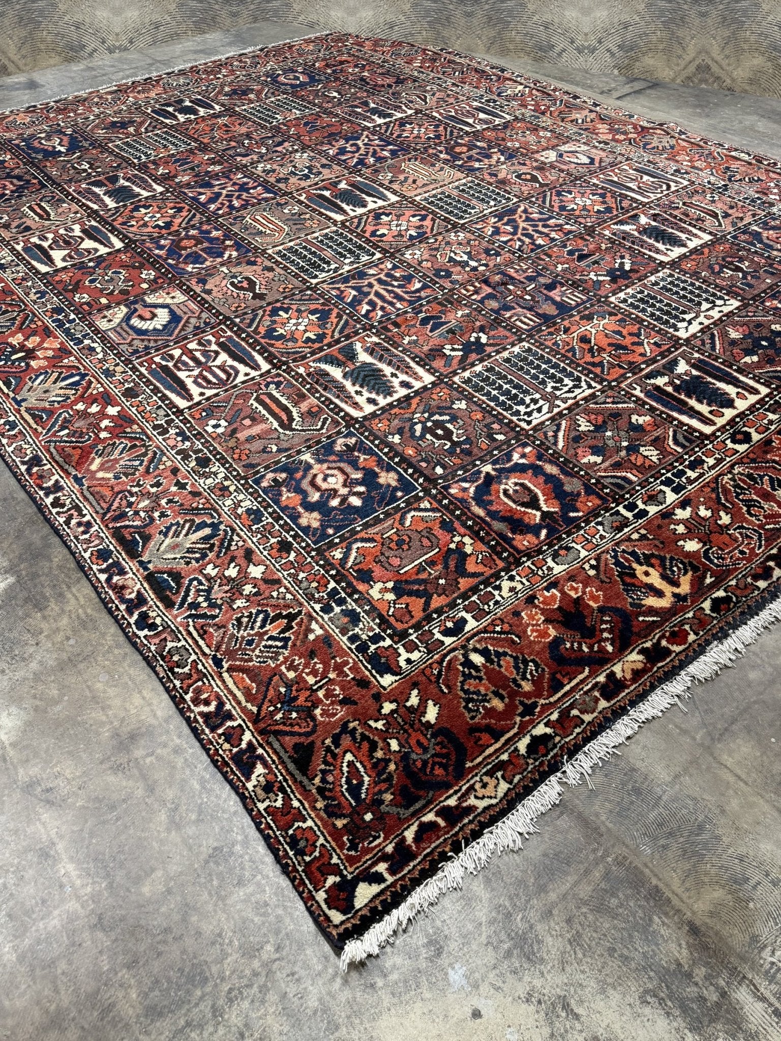 Persian Bakhtiari Rug | 9' 9" x 12' 2" - Rug the Rock - availableBakhtiariHand-knotted