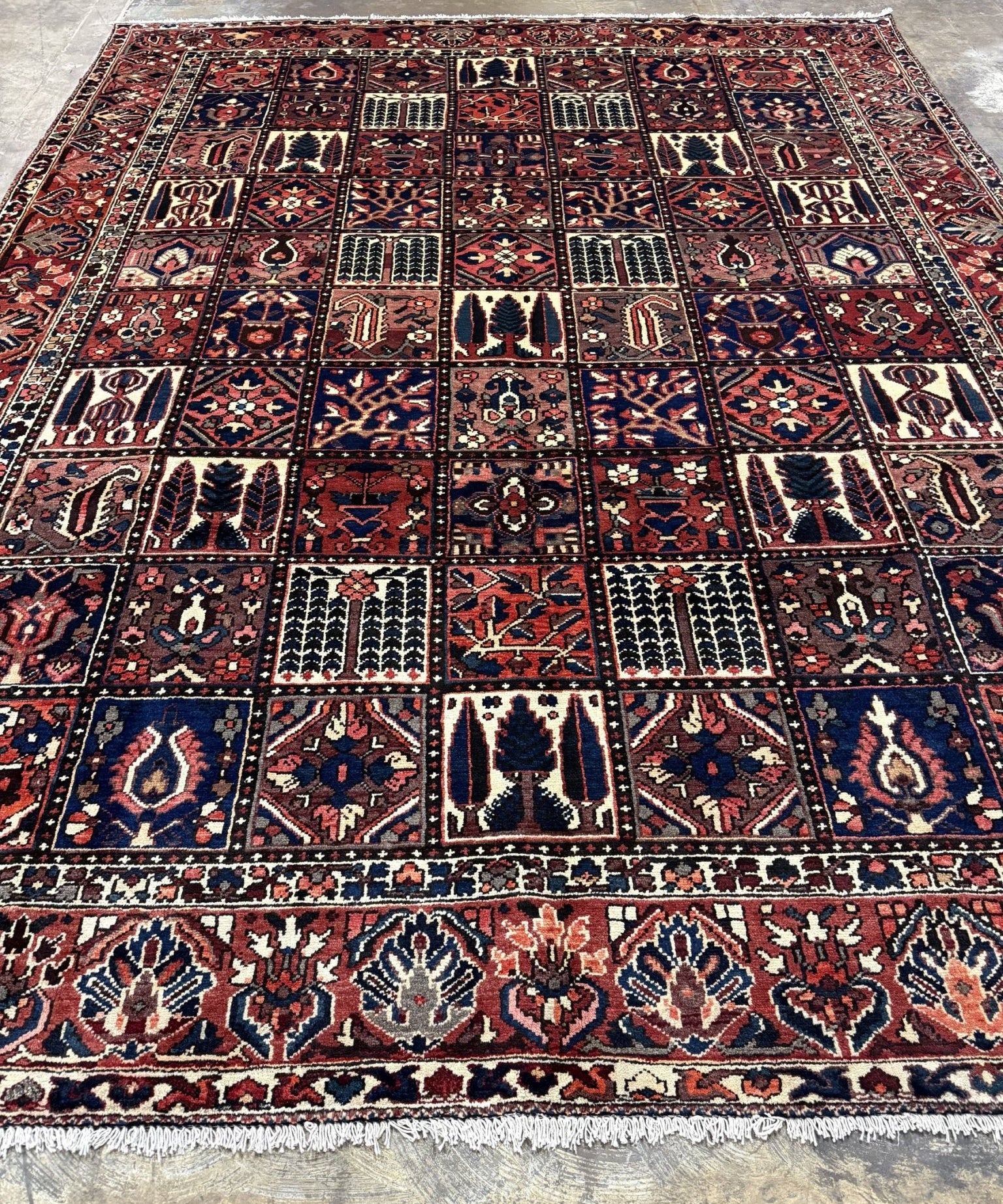 Persian Bakhtiari Rug | 9' 9" x 12' 2" - Rug the Rock - availableBakhtiariHand-knotted