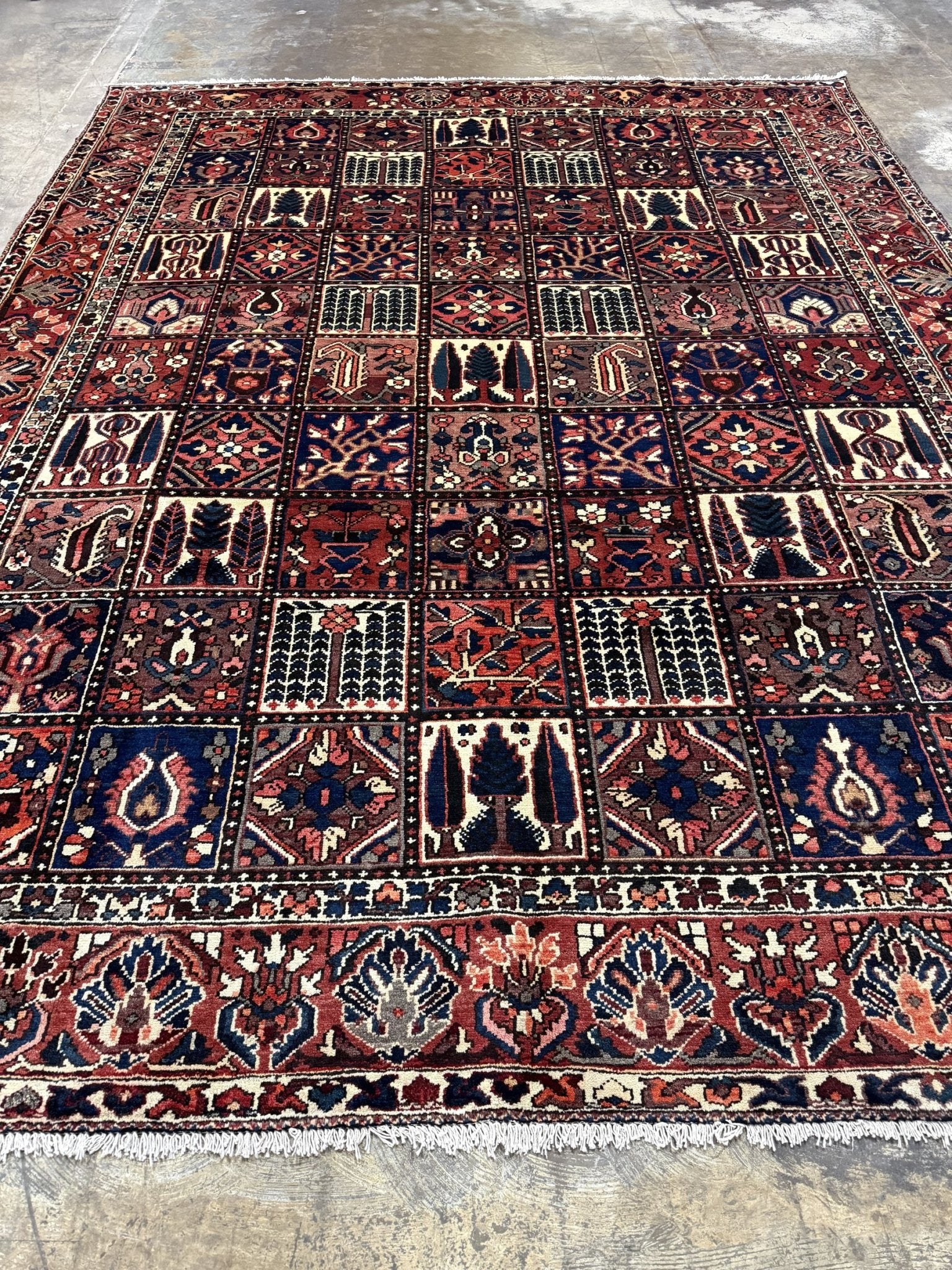Persian Bakhtiari Rug | 9' 9" x 12' 2" - Rug the Rock - availableBakhtiariHand-knotted