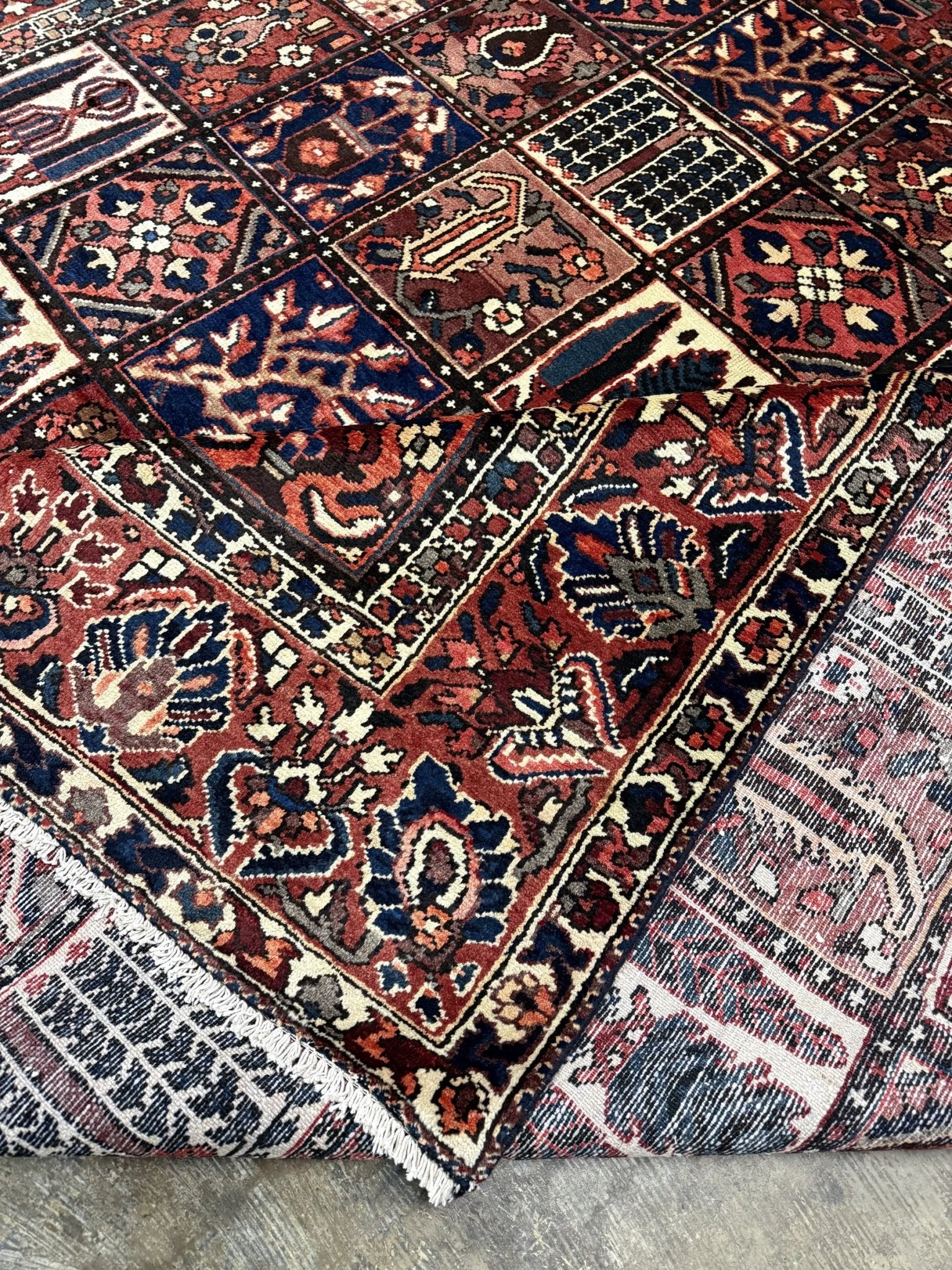Persian Bakhtiari Rug | 9' 9" x 12' 2" - Rug the Rock - availableBakhtiariHand-knotted