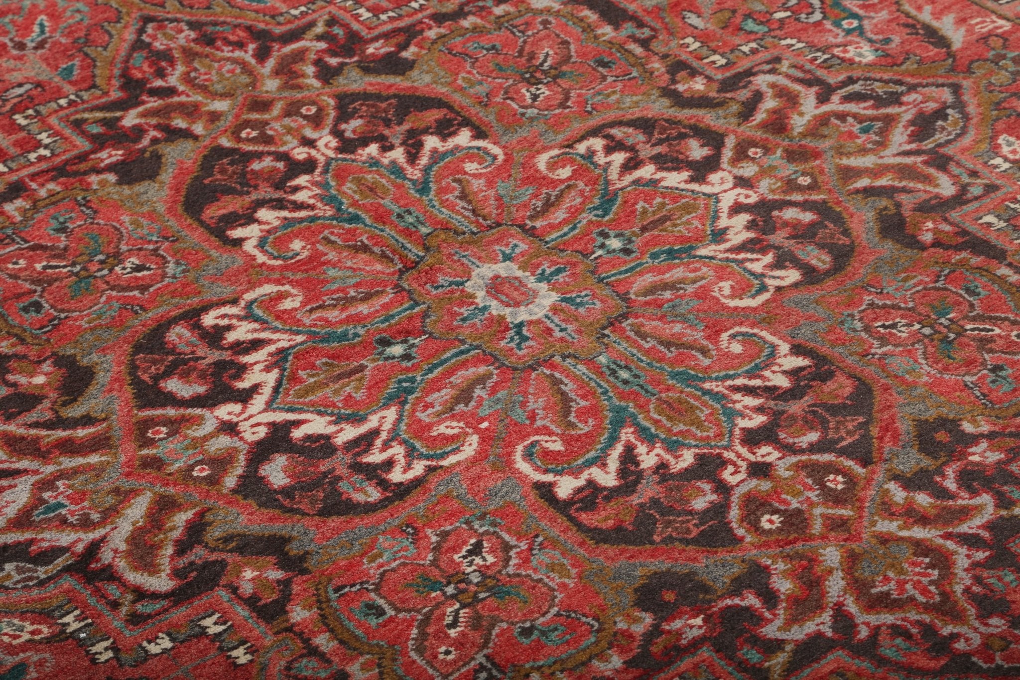 Persian Heriz Rug | 6' 9" x 9' 6" - Rug the Rock - 